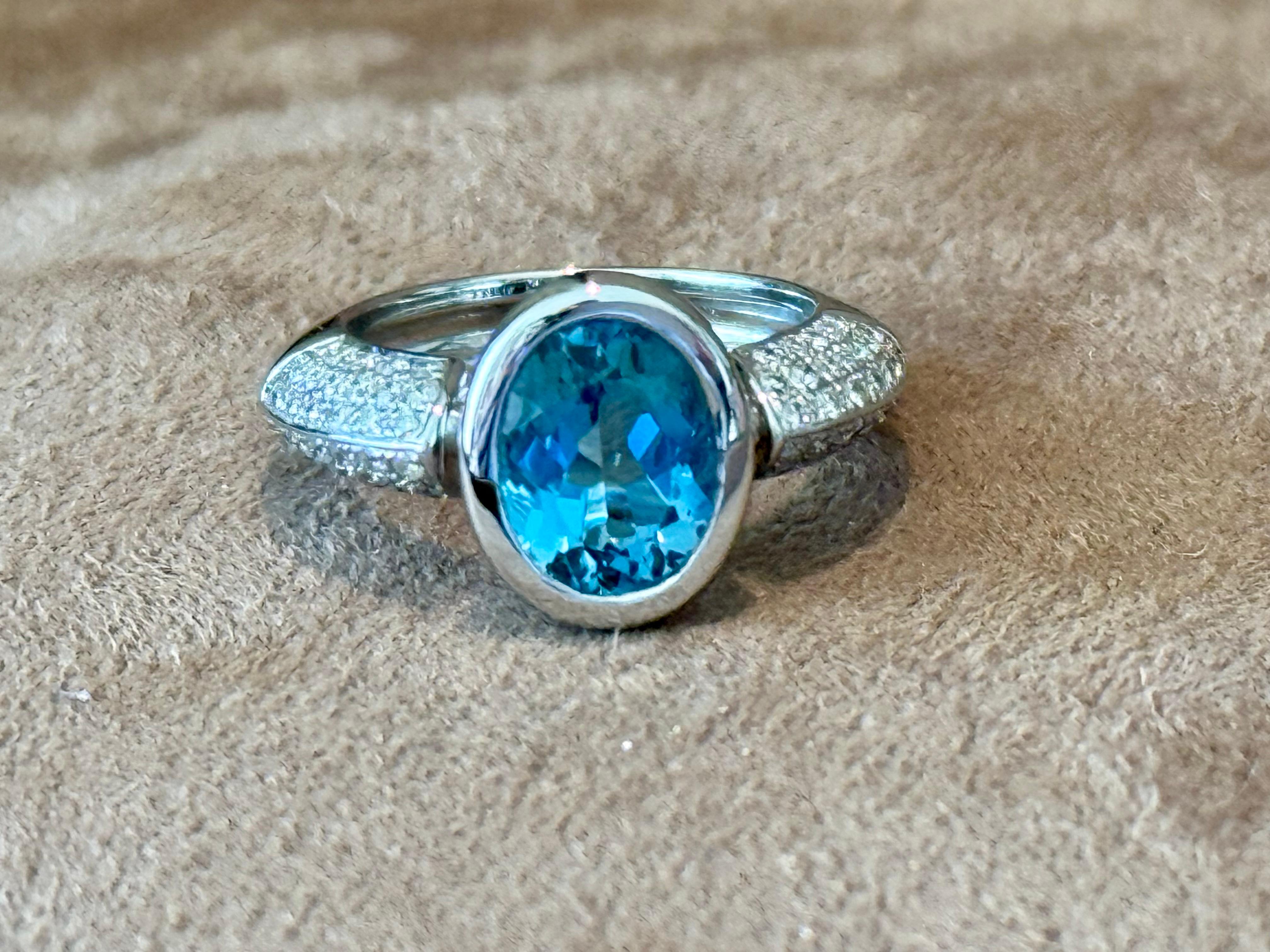 18 K white Gold Aquamarine Diamond Band Ring by Gübelin For Sale 4