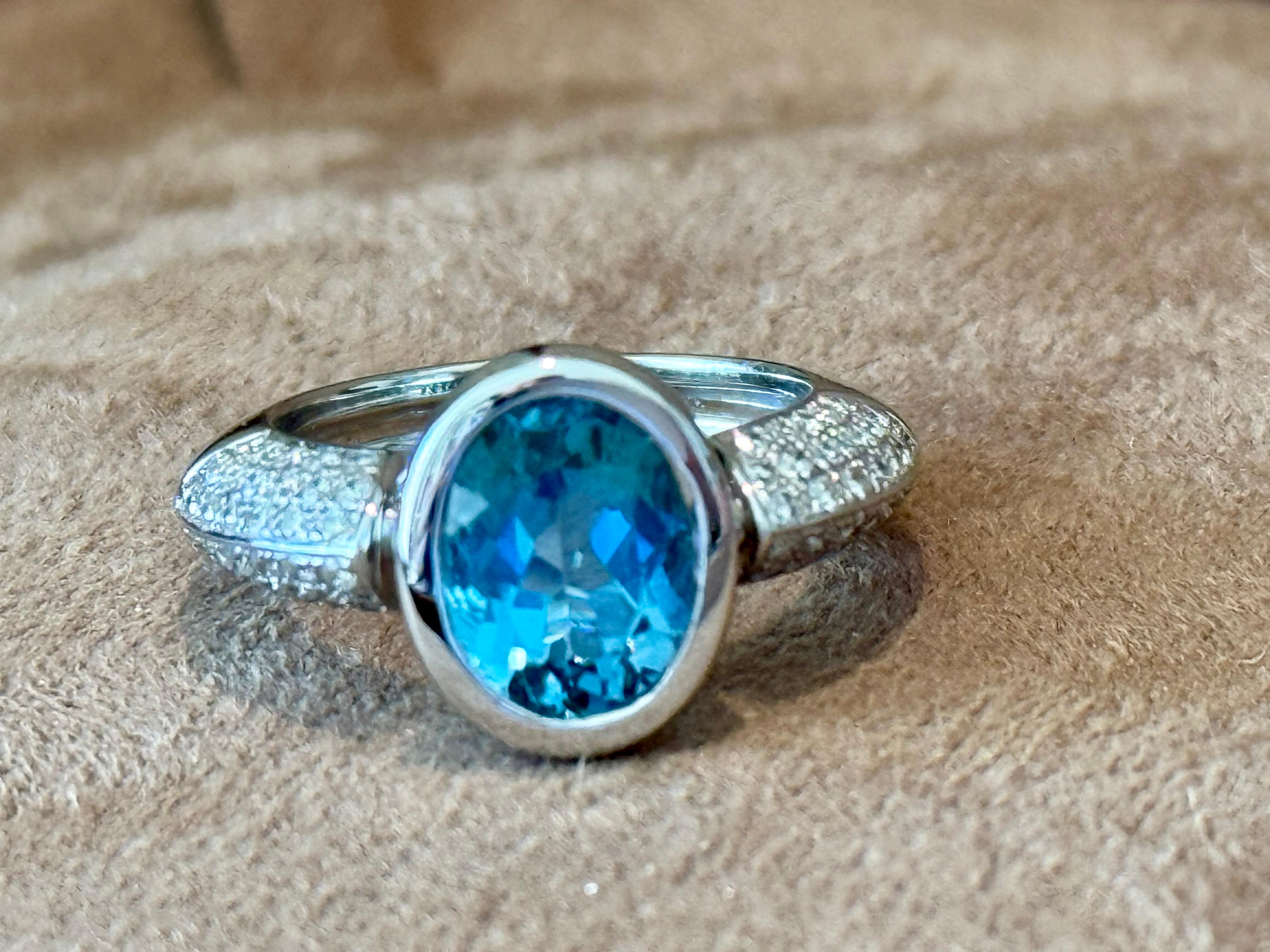 18 K white Gold Aquamarine Diamond Band Ring by Gübelin For Sale 5