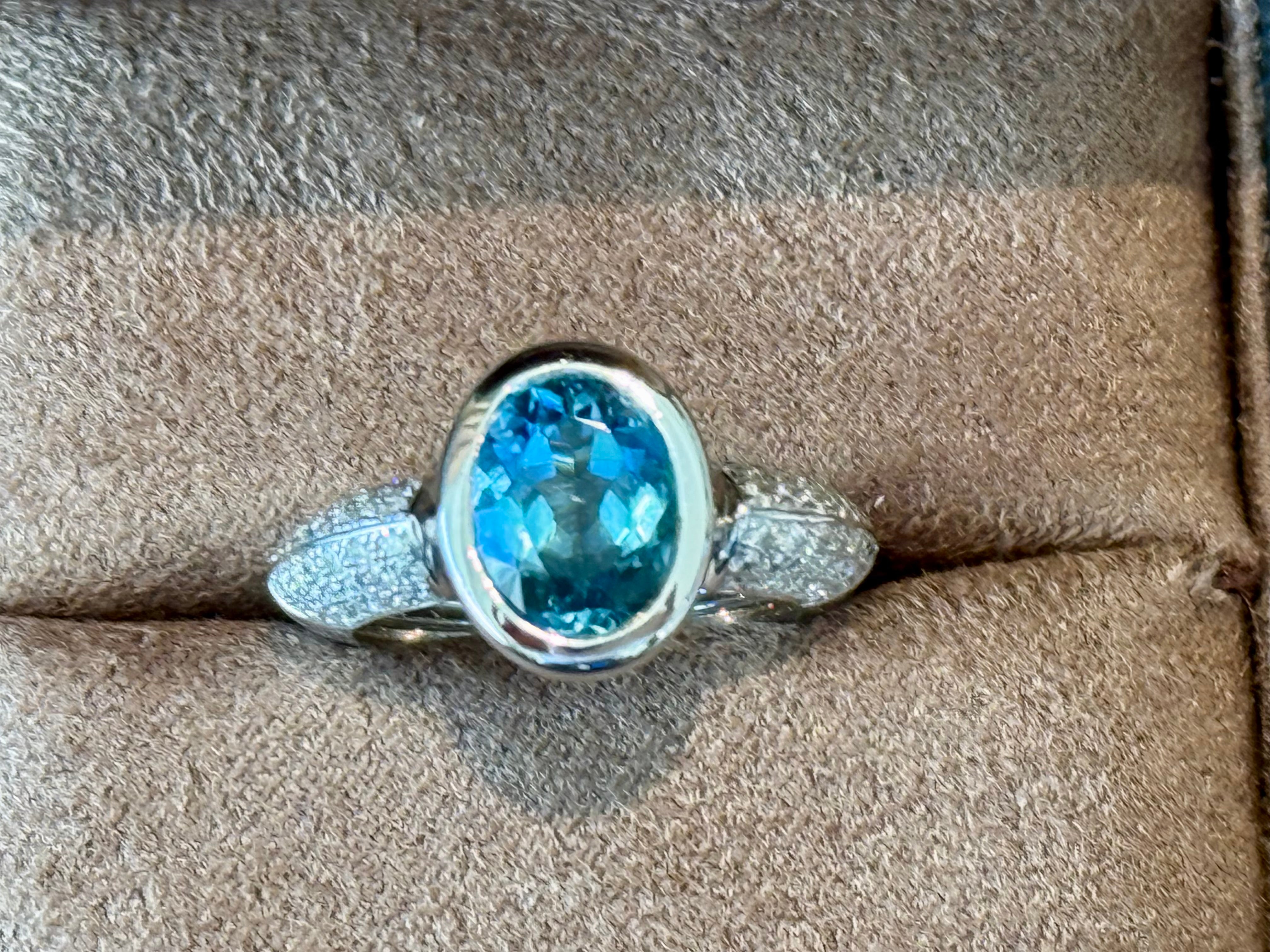A timeless and elegant 18 K white Gold Ring featuring a fine oval Aquamarine weighing 2.74 ct flanked by pave set Diamonds with a total weight of 0.65 ct, G color, vs clarity. 
9.73 grams.
The ring size is currently 54/14 (american Ring size 7) but