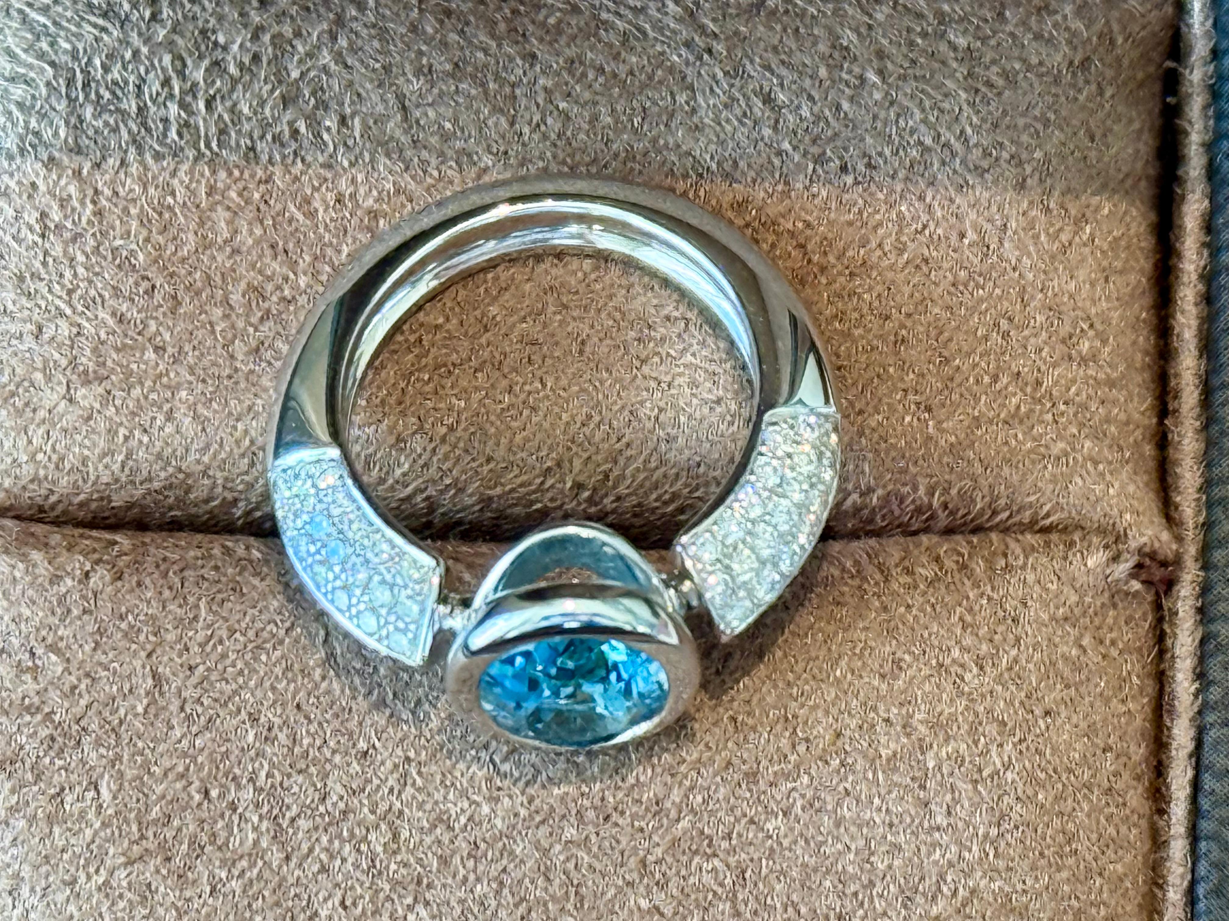 Contemporary 18 K white Gold Aquamarine Diamond Band Ring by Gübelin For Sale