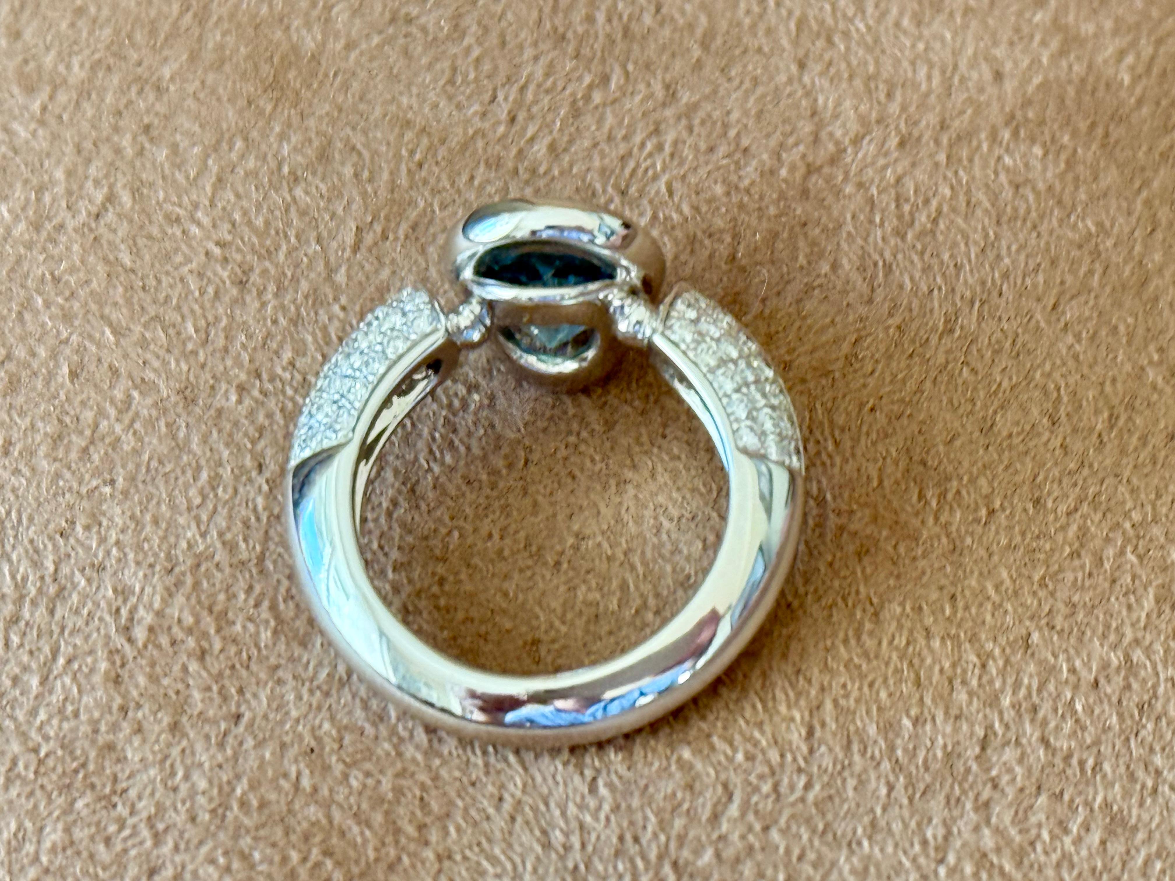 18 K white Gold Aquamarine Diamond Band Ring by Gübelin For Sale 1