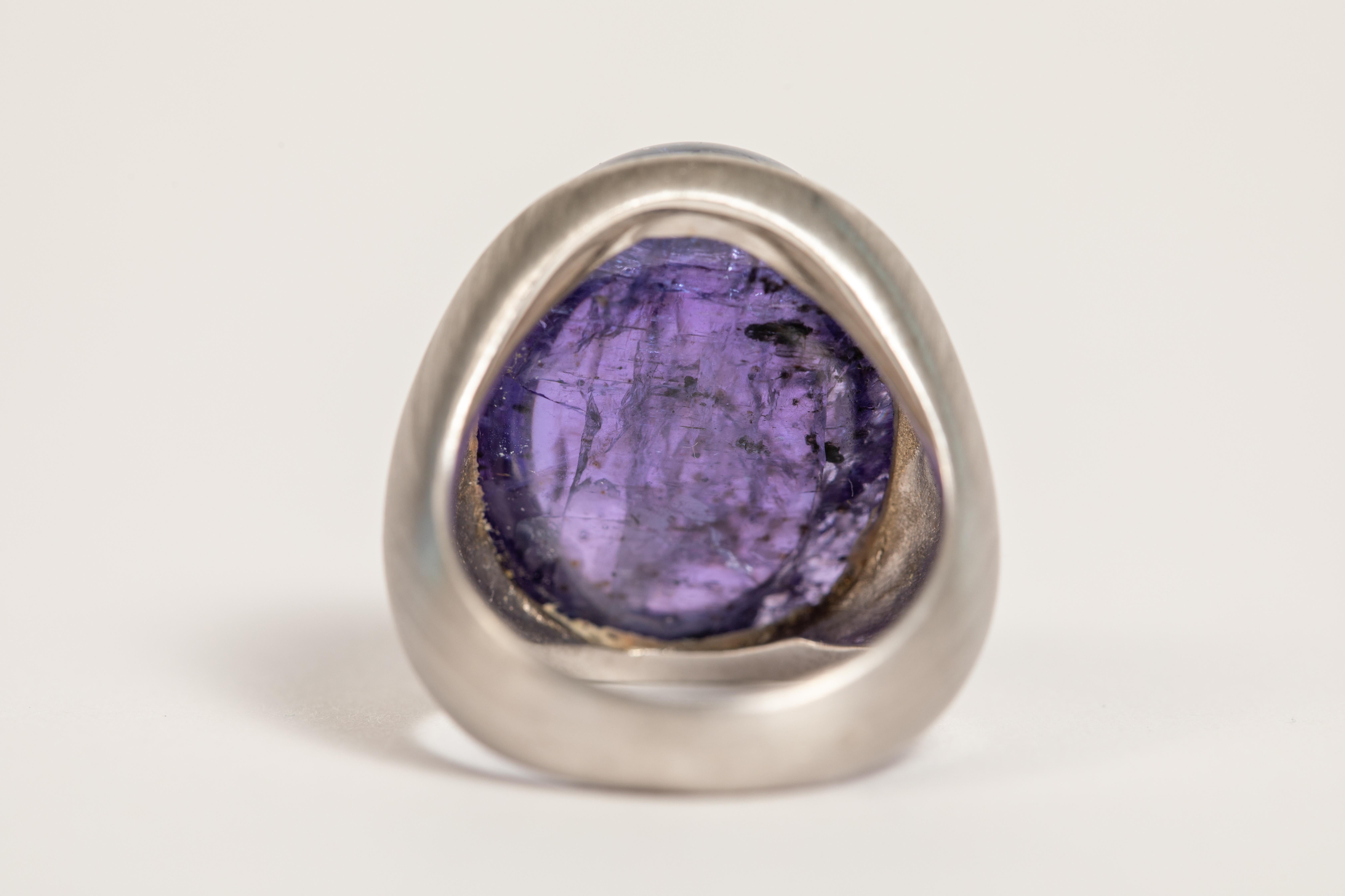 Women's or Men's 18 K White Gold Brushed Ring with a Gorgeous Tanzanite Cabochon 36.97 Ct For Sale