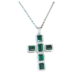 18k White Gold Chain Cross Pendant Vivid Green Tsavorite Diamond