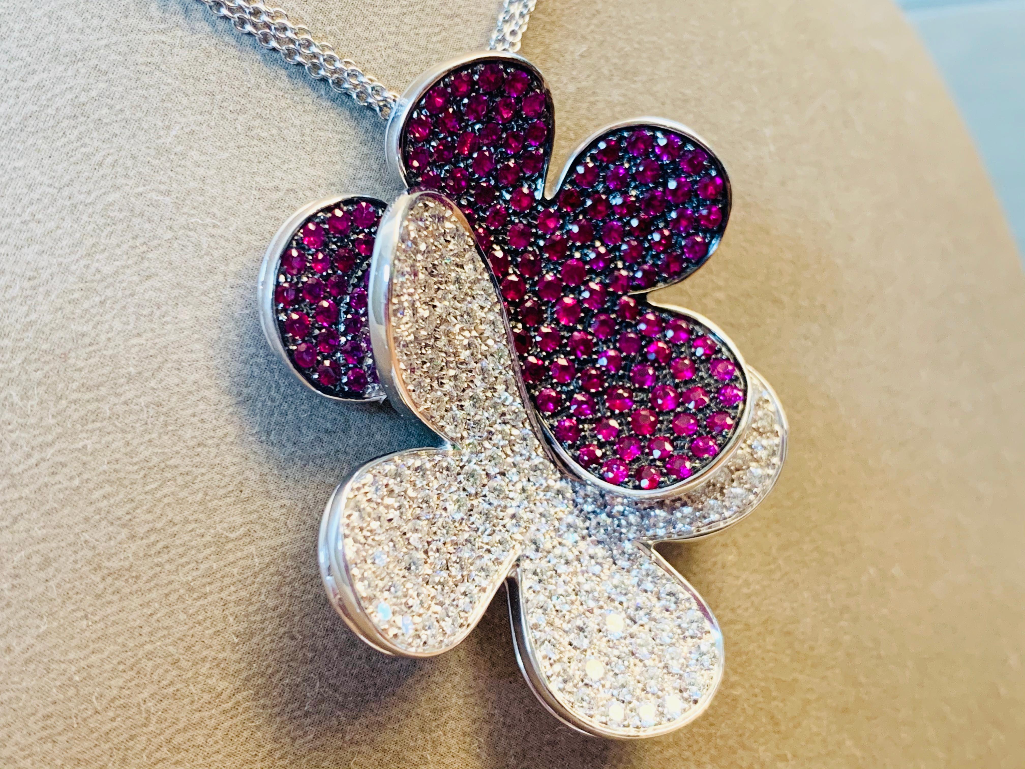 Dramatic pendant with chain, signed by the internationally well known italinan company Salavetti ,featuring tow connected cloverlafs. One clover leaf is pave set with Diamonds of approximately 3.86 ct, G, vs. and the other Clover leaf is pavé set