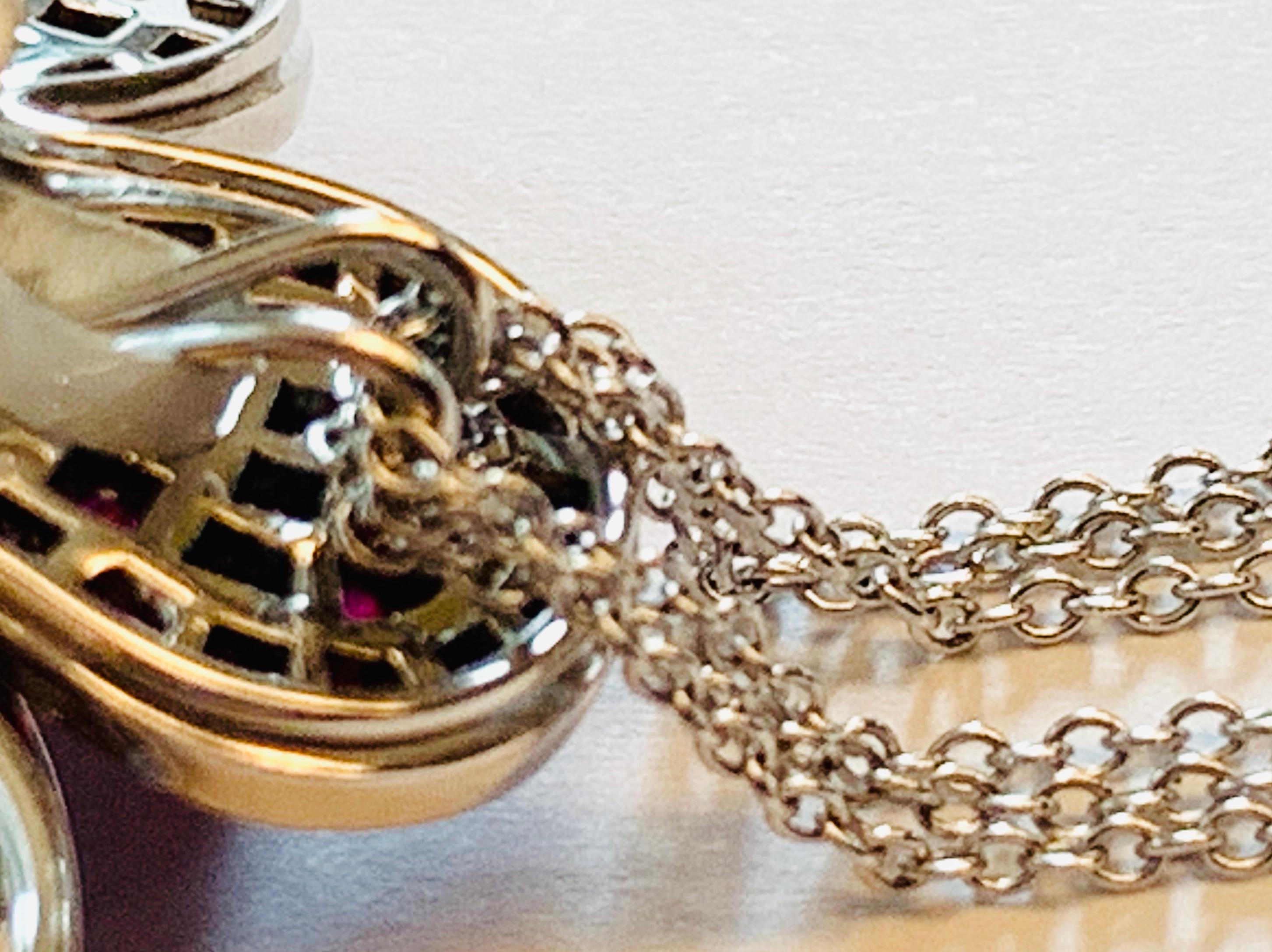 Colgante Hoja de Trébol de Rubí y Diamante de Oro Blanco de 18 Kilates con Cadena de Salavetti en venta 3