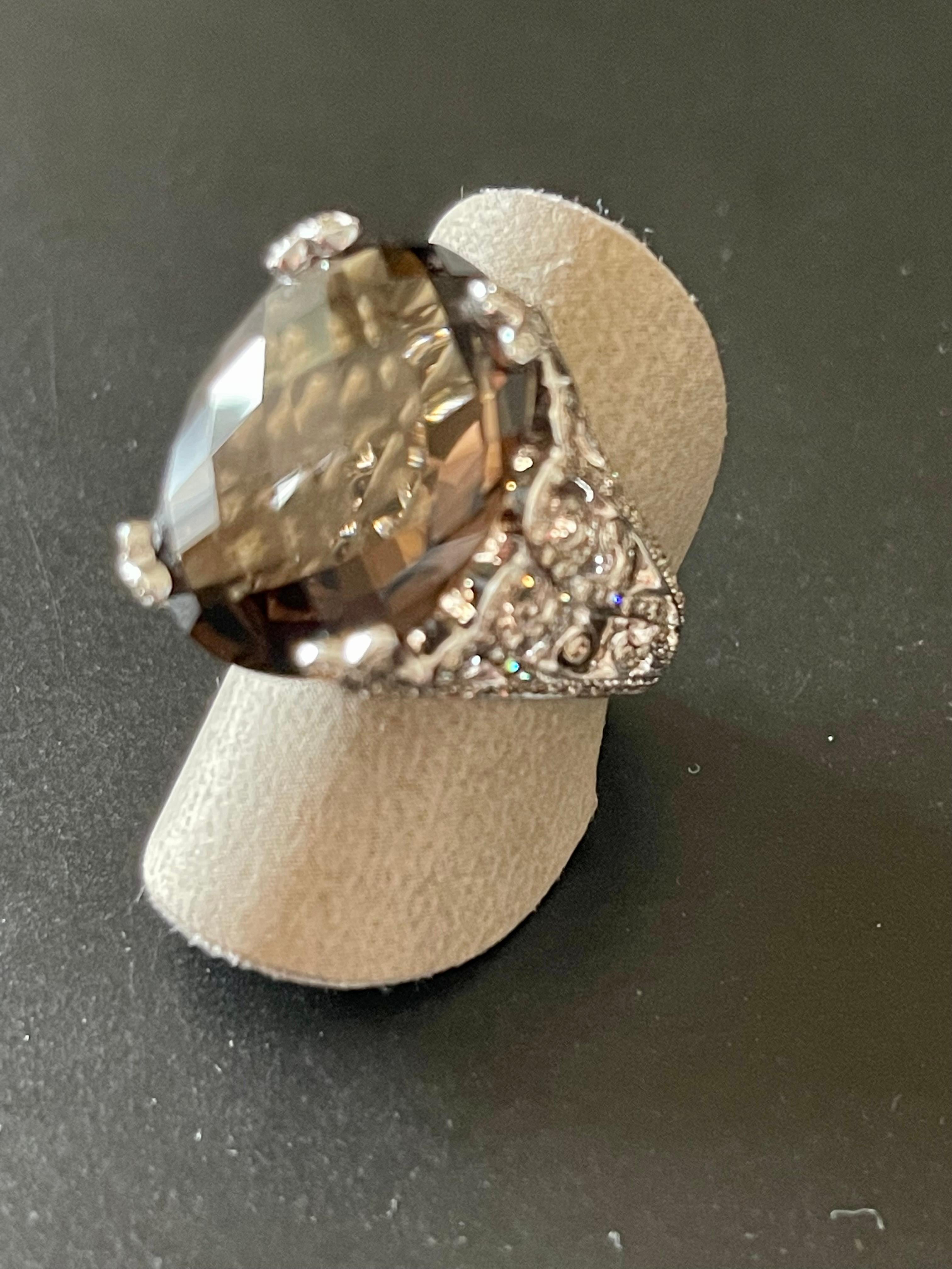 18 K White Gold Cocktail Ring Smoky Quartz Diamonds For Sale 2