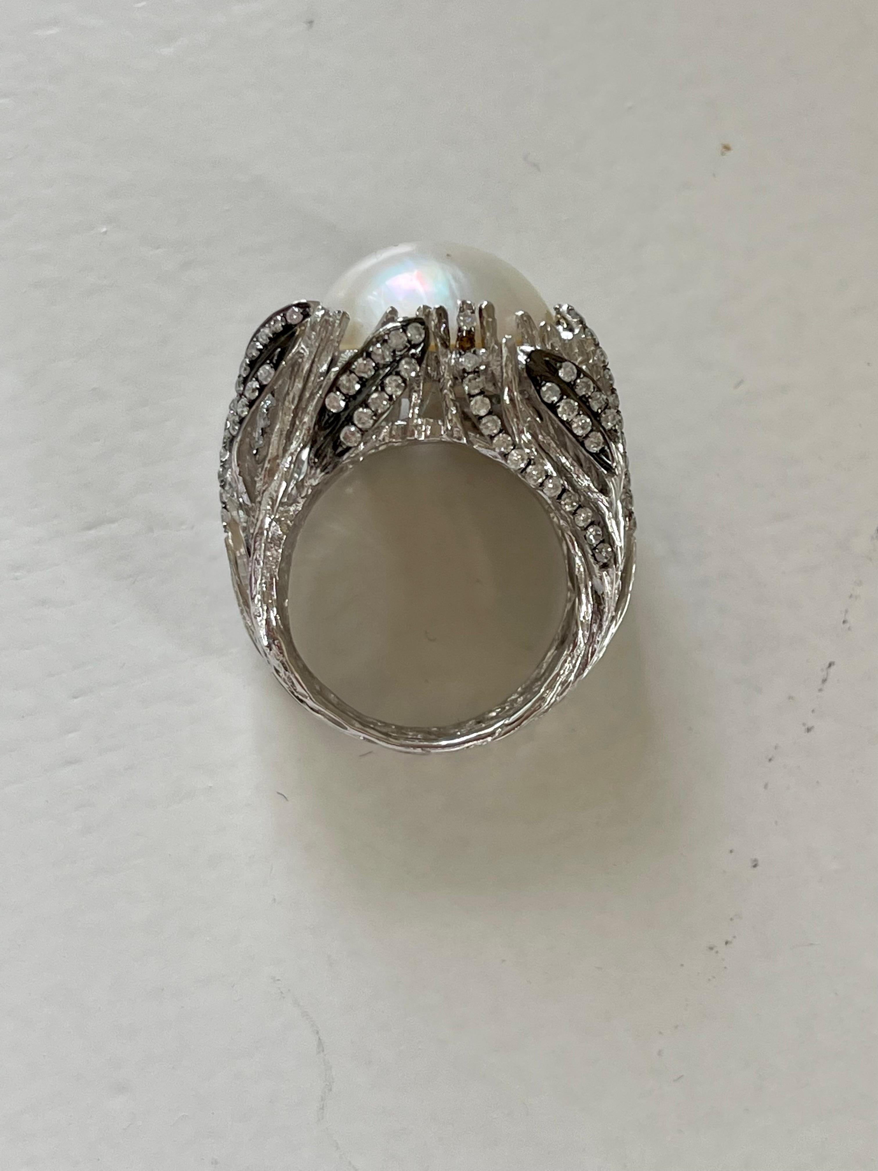 18 K White Gold Cocktail Ring with Diamonds and Mabe Pearl For Sale 5