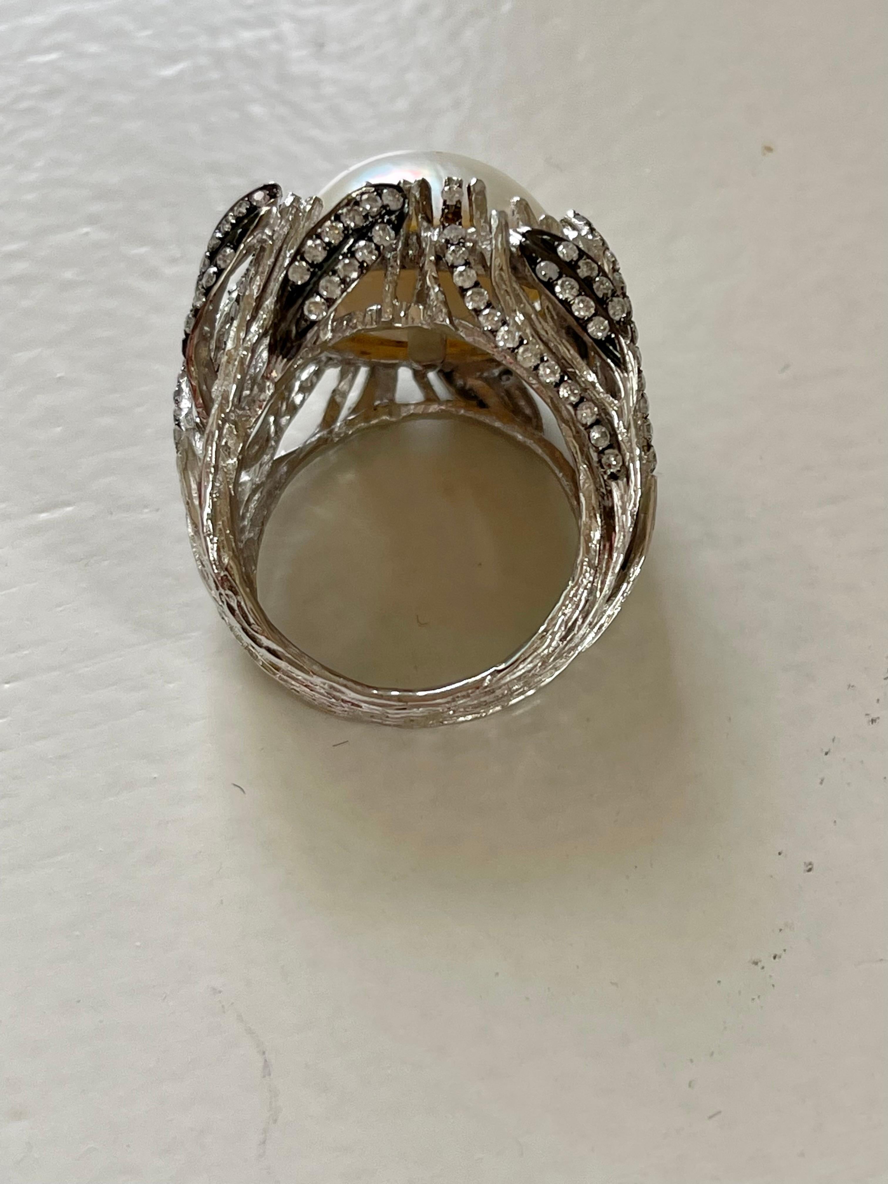 18 K White Gold Cocktail Ring with Diamonds and Mabe Pearl For Sale 6