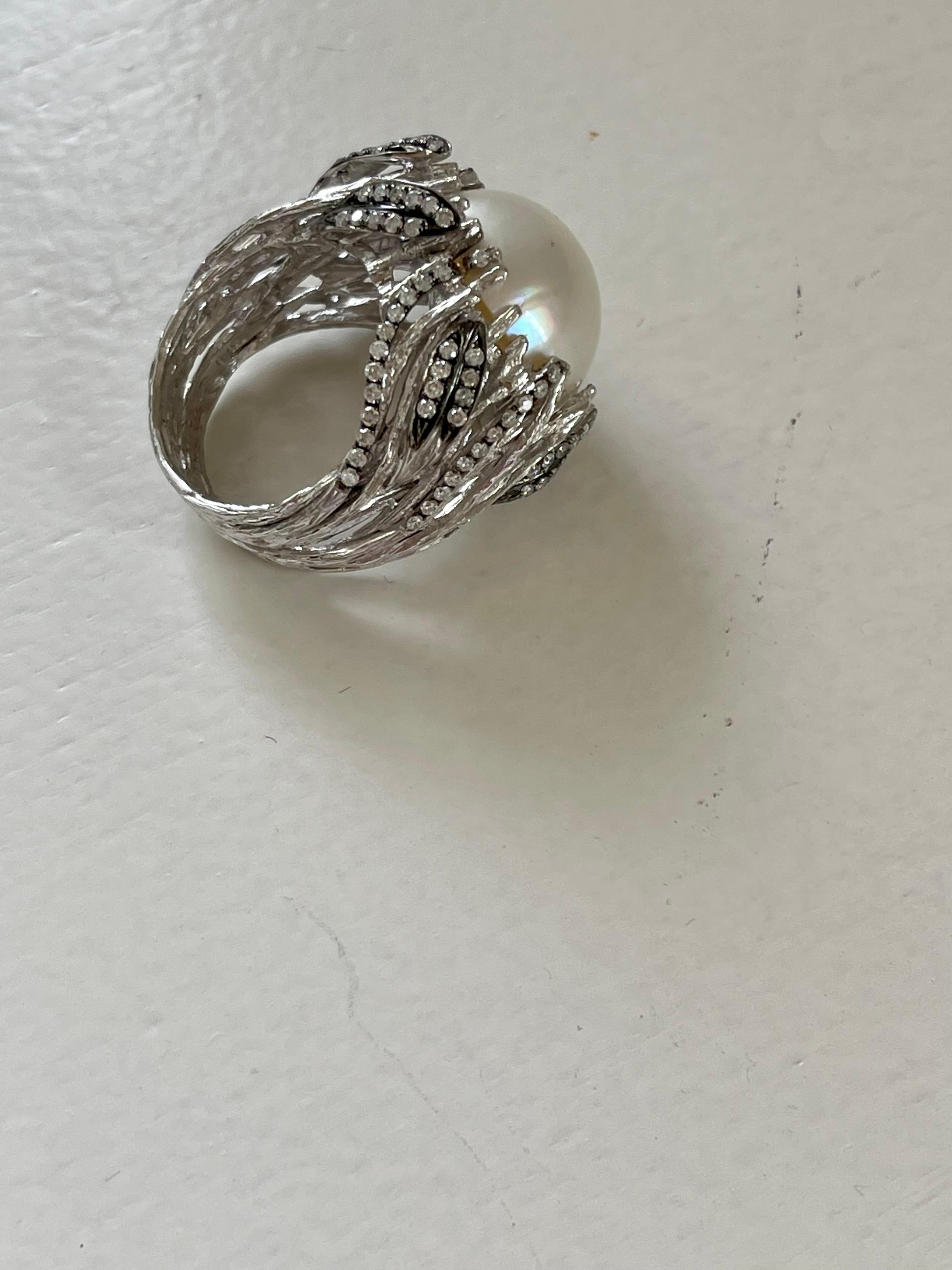 18 K White Gold Cocktail Ring with Diamonds and Mabe Pearl For Sale 7