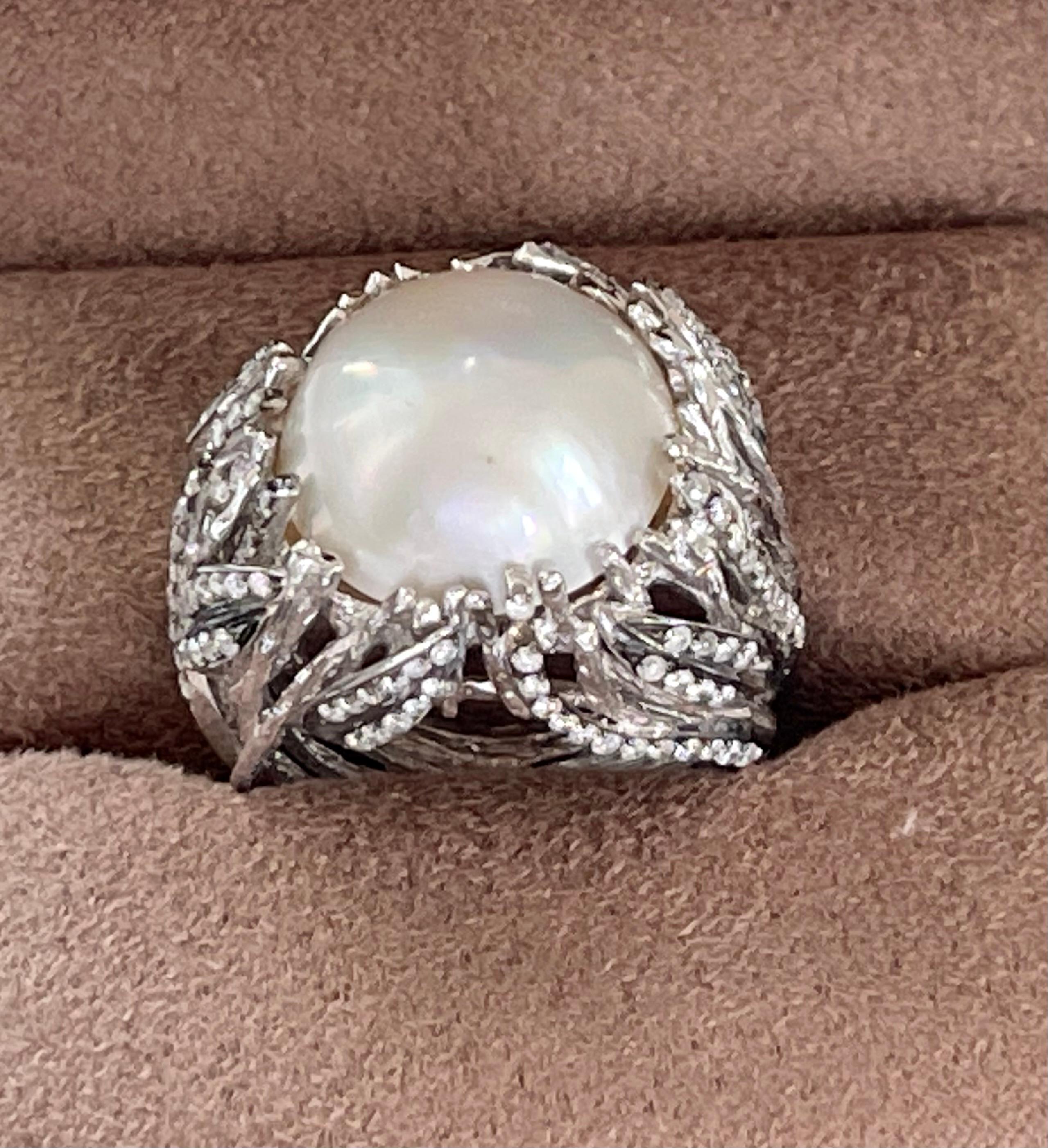 Brilliant Cut 18 K White Gold Cocktail Ring with Diamonds and Mabe Pearl For Sale