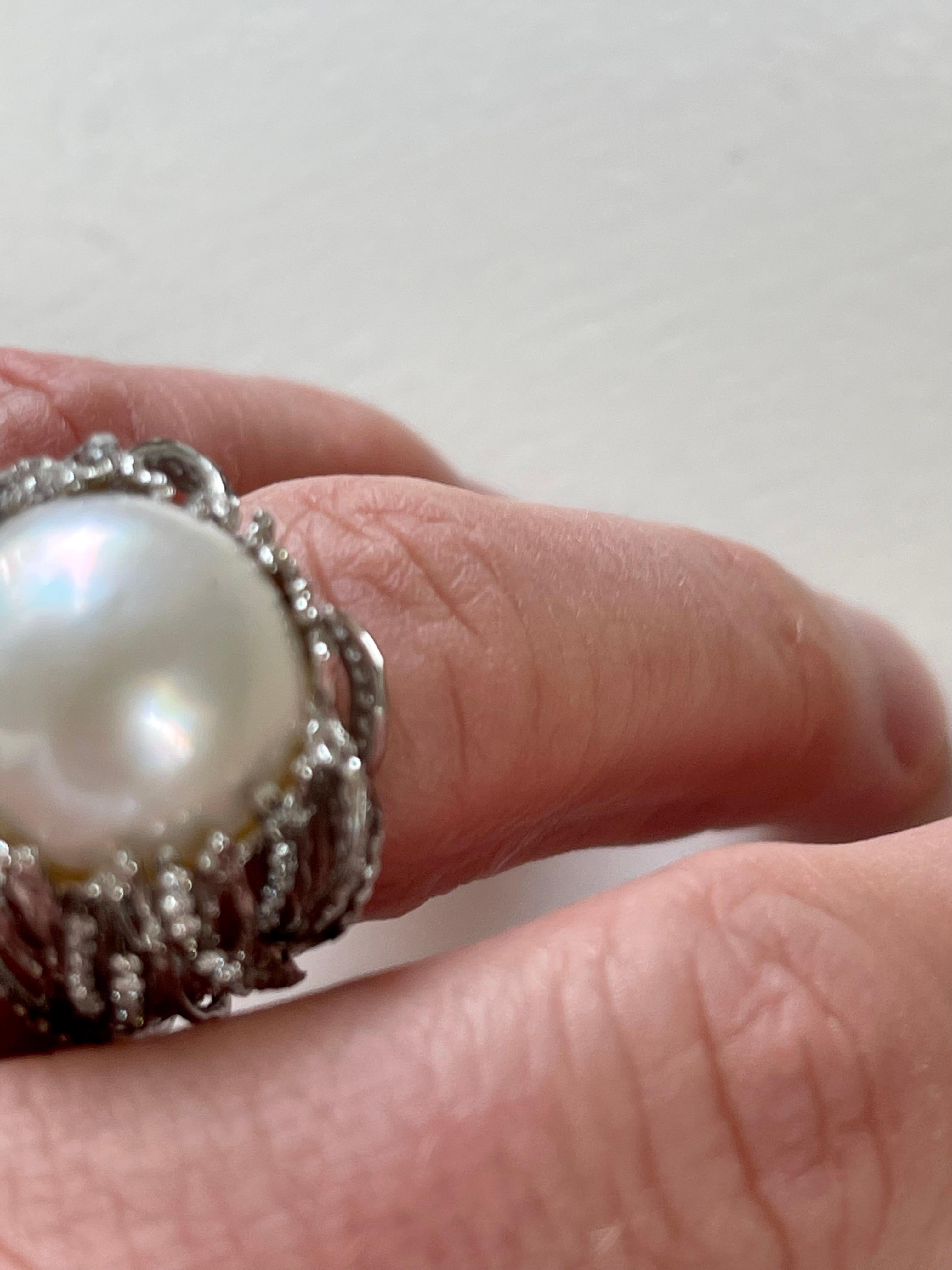 18 K White Gold Cocktail Ring with Diamonds and Mabe Pearl For Sale 2