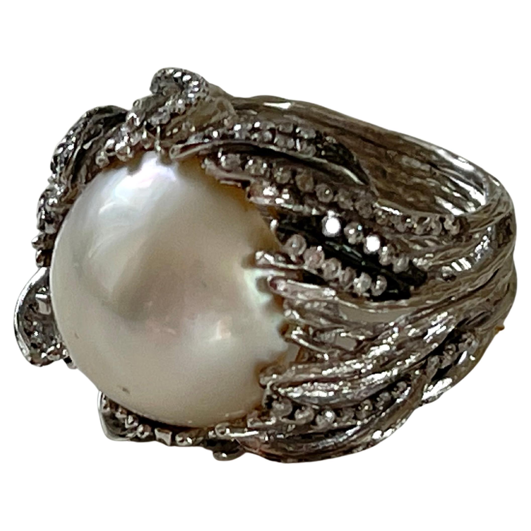18 K White Gold Cocktail Ring with Diamonds and Mabe Pearl For Sale