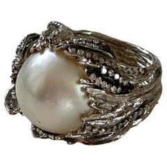 18 K White Gold Cocktail Ring with Diamonds and Mabe Pearl