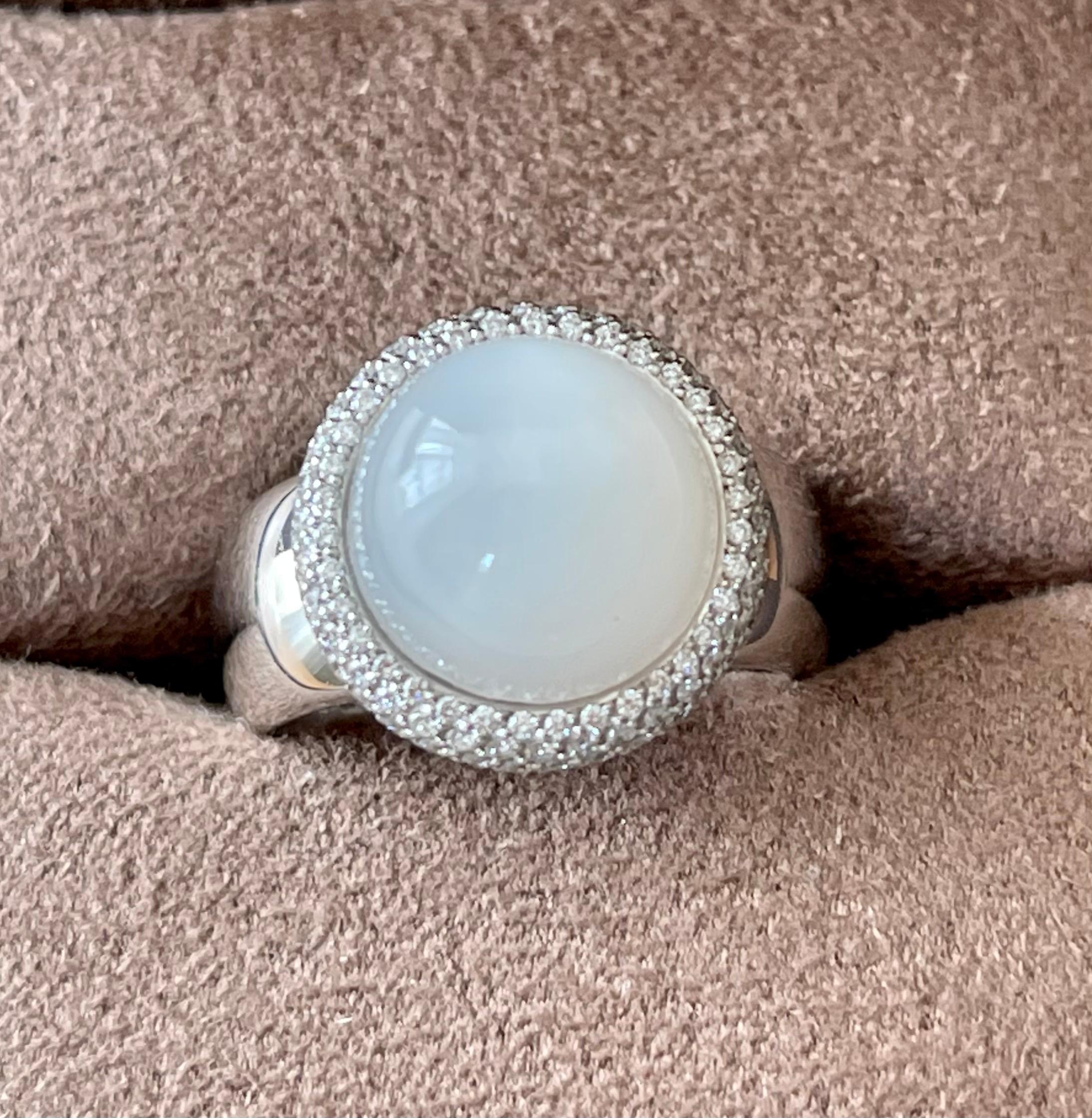 18 K White Gold Coktail Ring Diamonds Sugarloaf Moonstone Gubelin Lucerne In Excellent Condition For Sale In Zurich, Zollstrasse