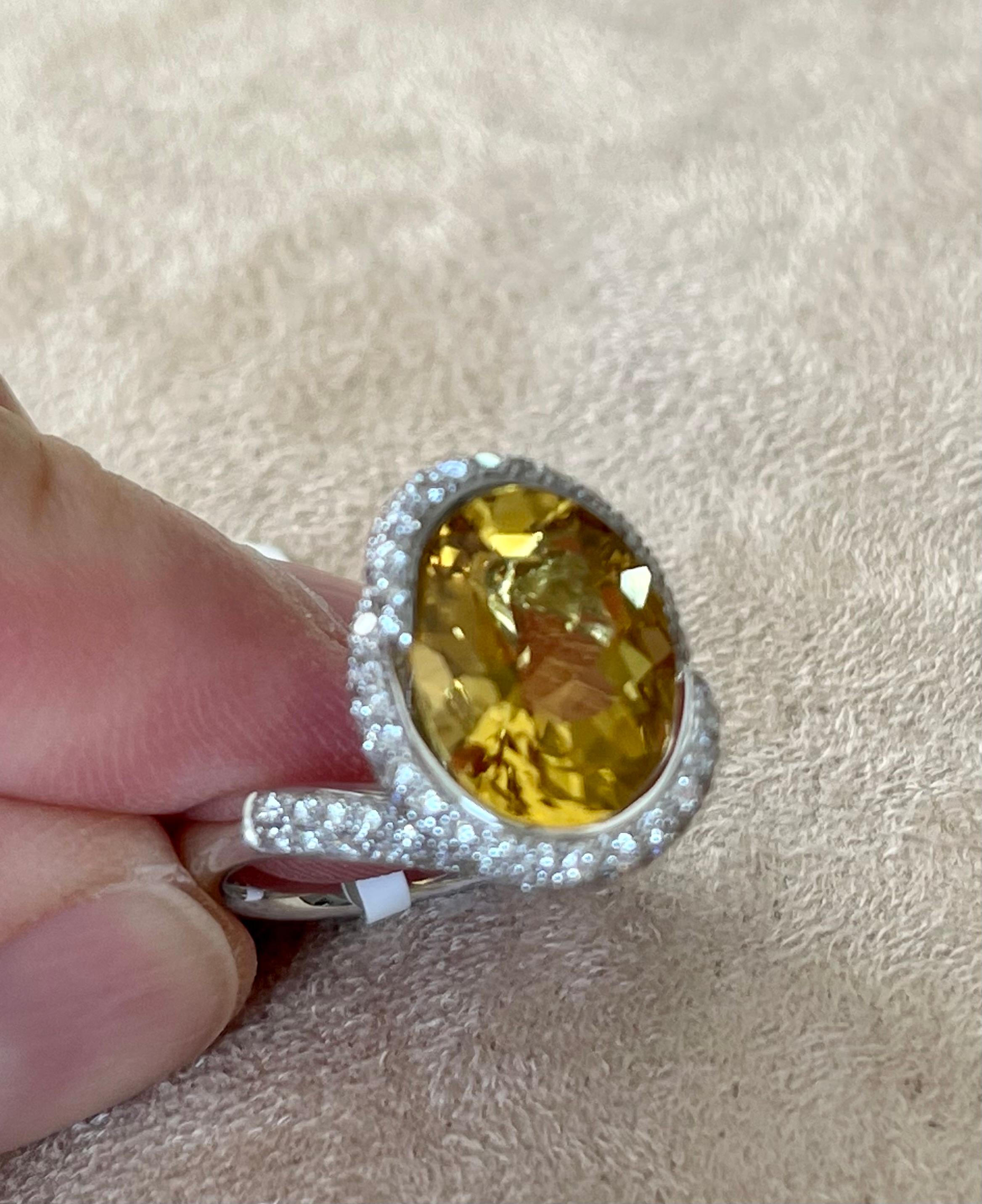 Contemporary 18 K White Gold Coktail Ring Diamonds Yellow Beryl Gubelin Lucerne For Sale