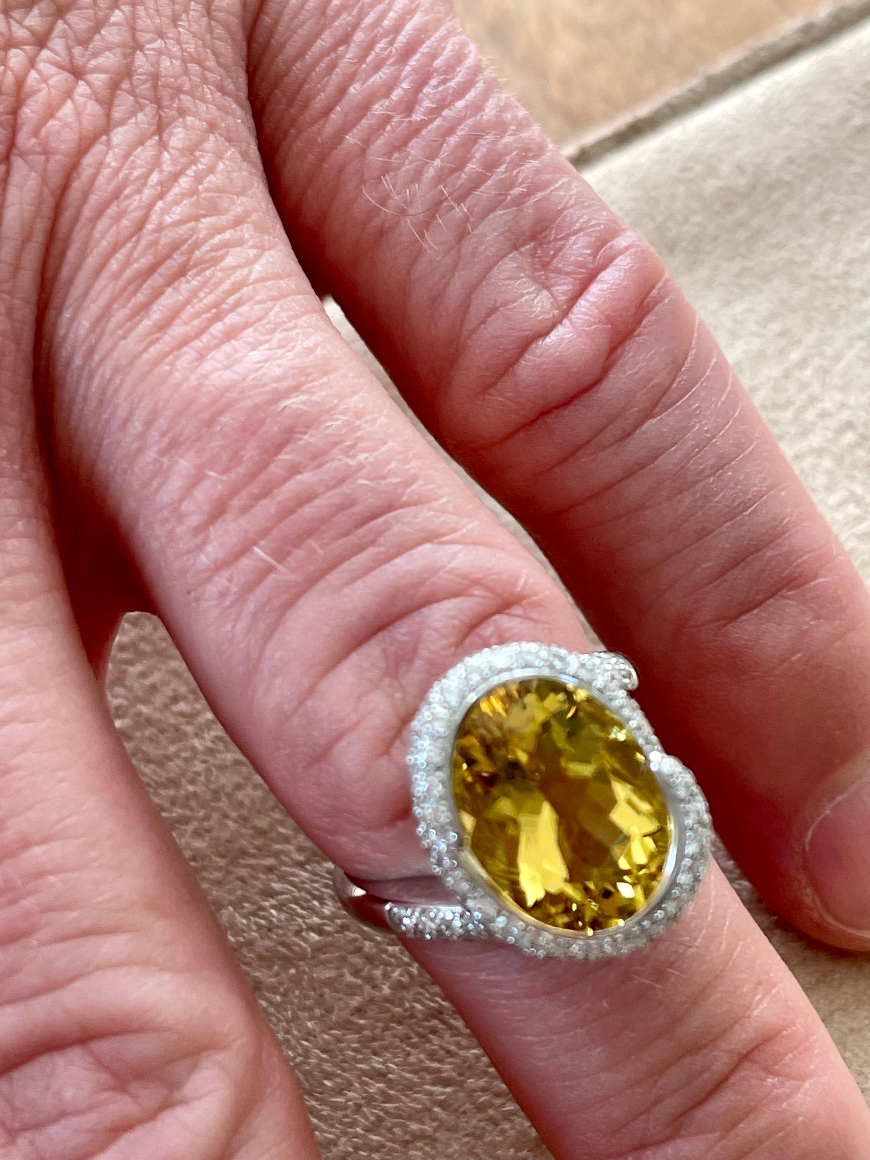 18 Karat Weißgold Coktail-Ring Diamanten Gelb Beryll Gubelin Lucerne im Angebot 3