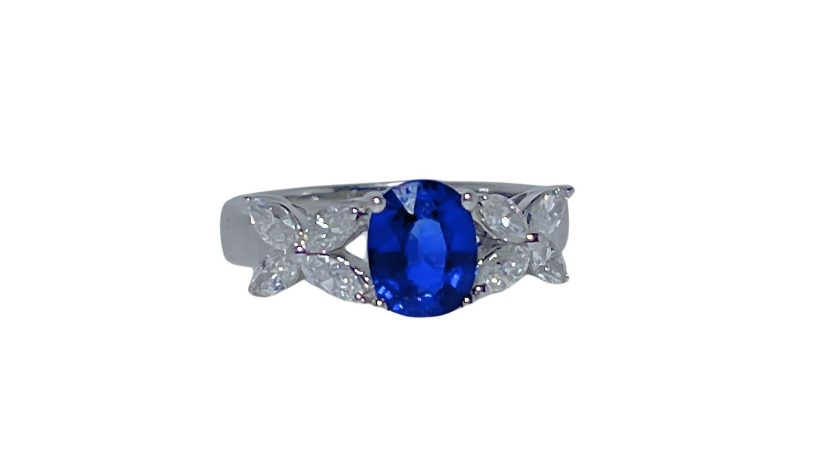 Donna Anello con diamante e zaffiro blu certificato GIA in oro bianco 18 K. in vendita
