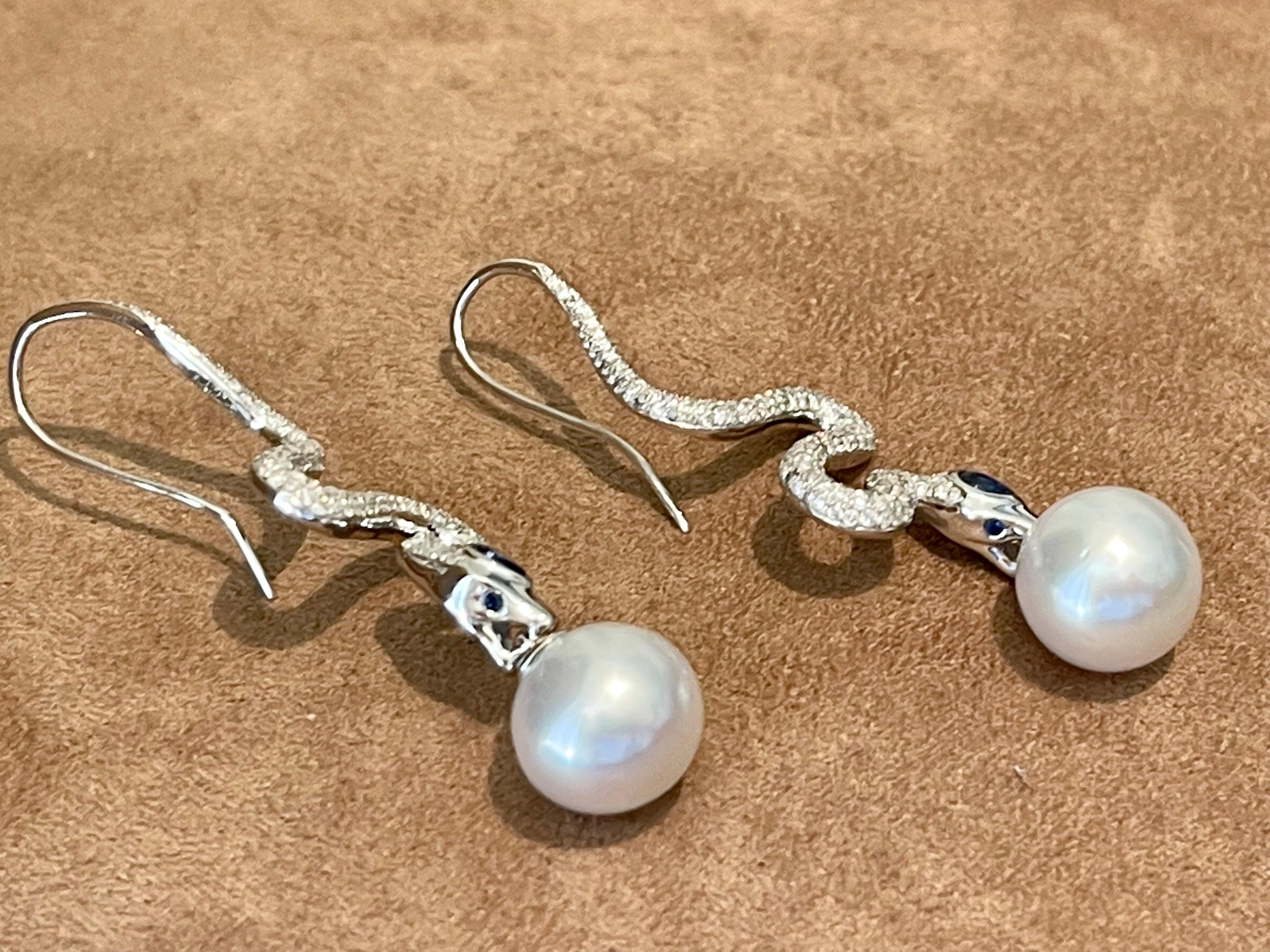 18K White Gold Diamond Sapphire South Sea Pearl Snake Earings In New Condition For Sale In Zurich, Zollstrasse