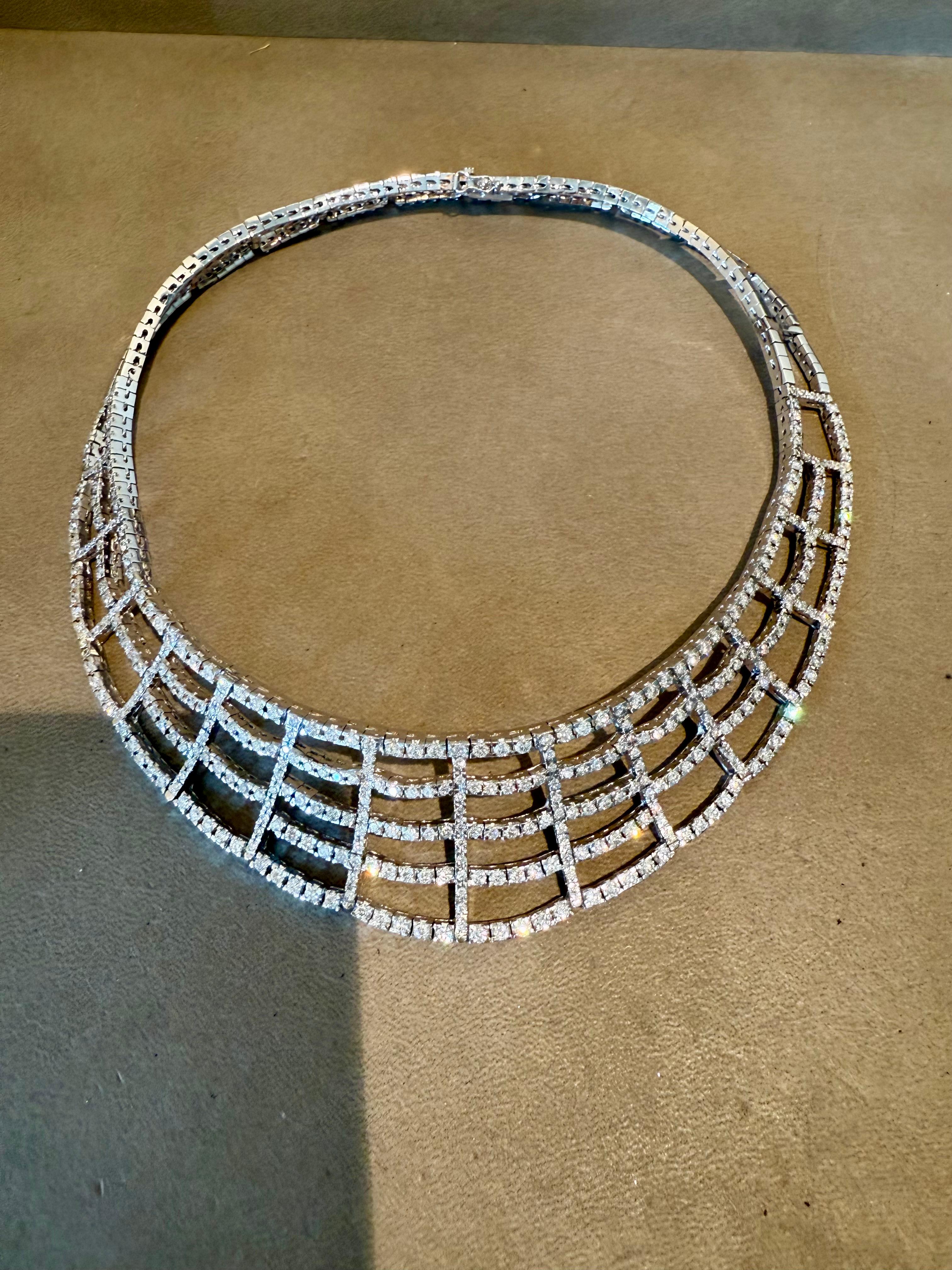 Collana a collare largo con diamanti in oro bianco 18 K. in vendita 5