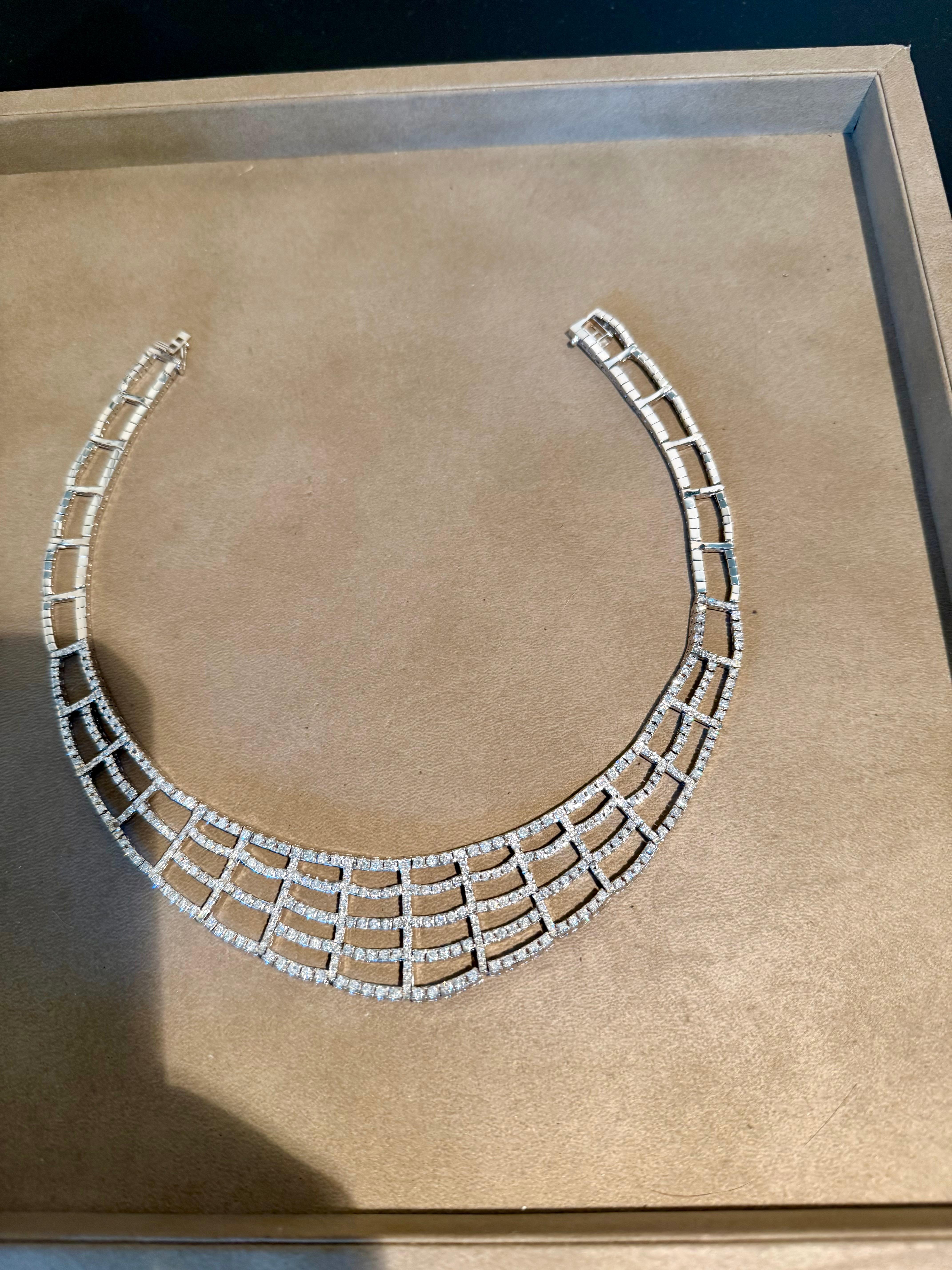 Collana a collare largo con diamanti in oro bianco 18 K. in vendita 7