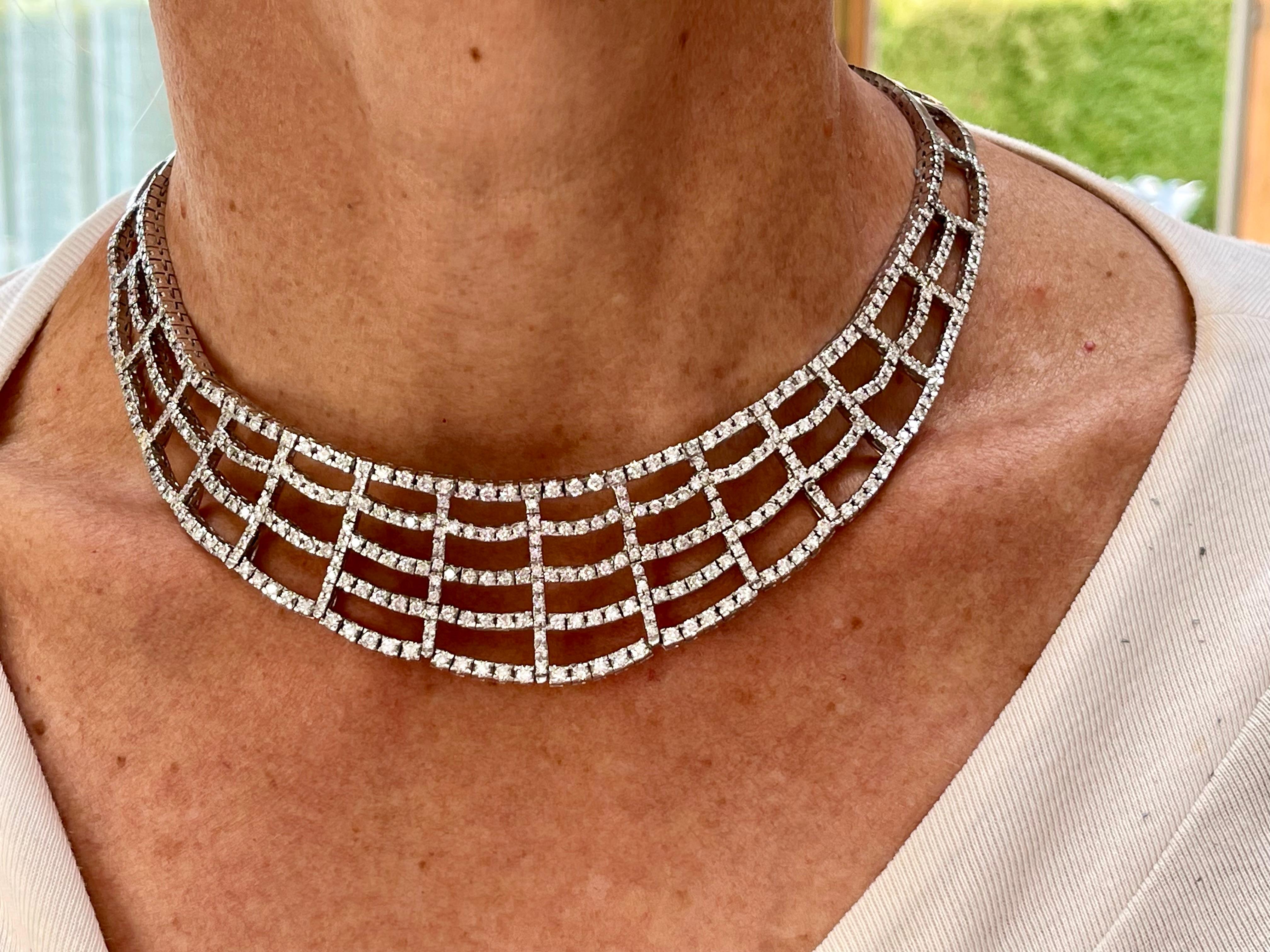 Taglio brillante Collana a collare largo con diamanti in oro bianco 18 K. in vendita