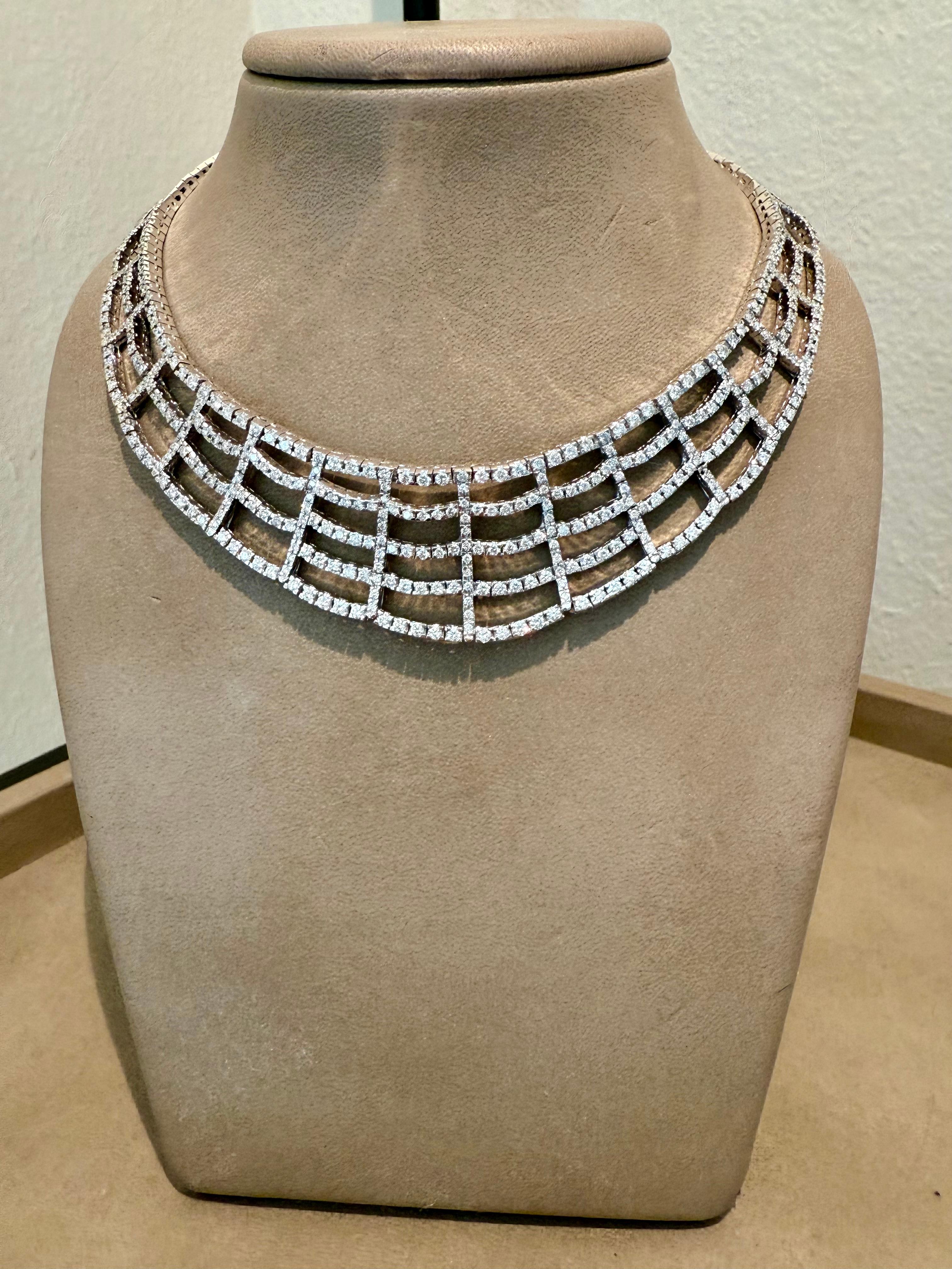 Donna Collana a collare largo con diamanti in oro bianco 18 K. in vendita