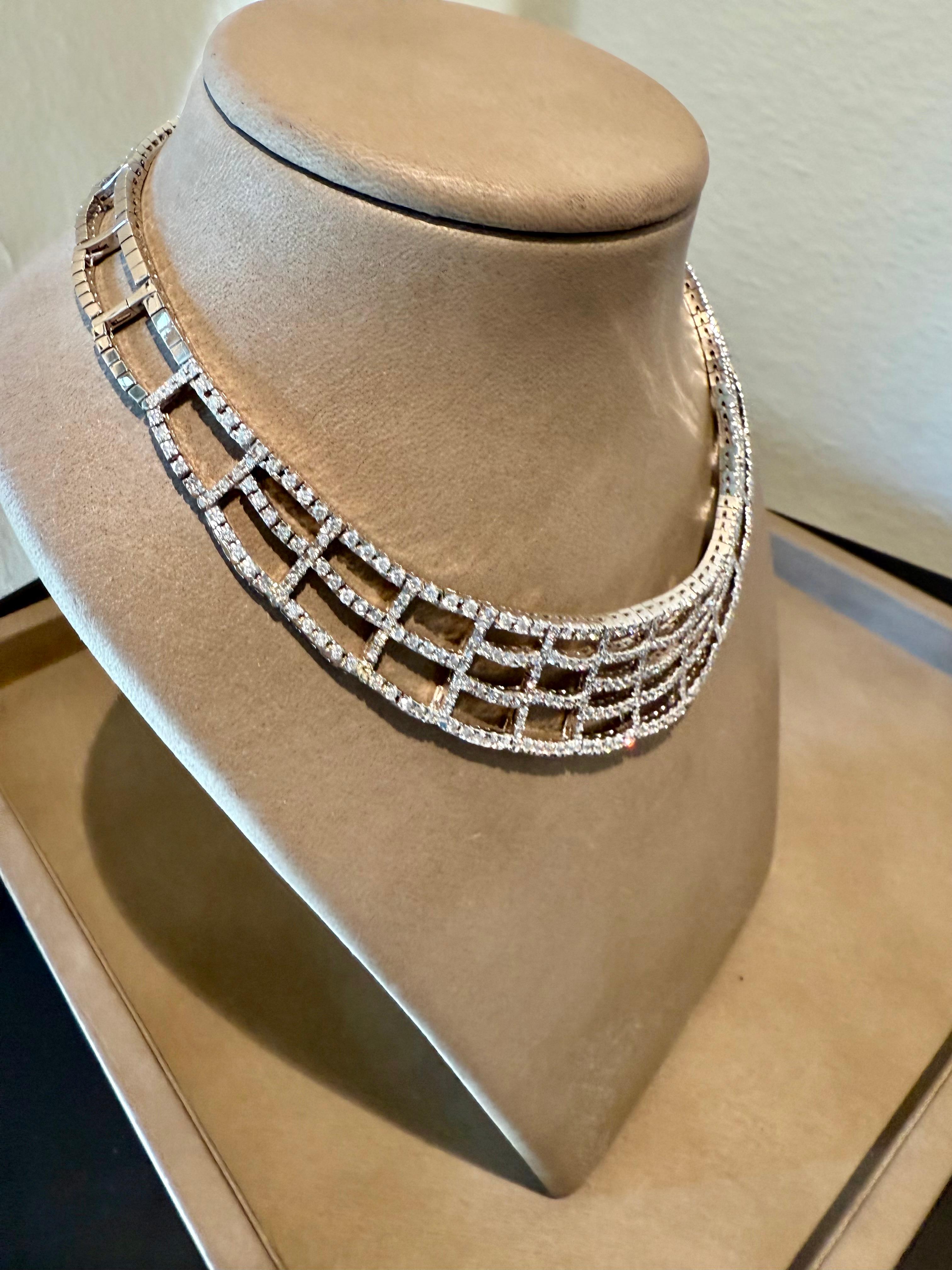 Collana a collare largo con diamanti in oro bianco 18 K. in vendita 3