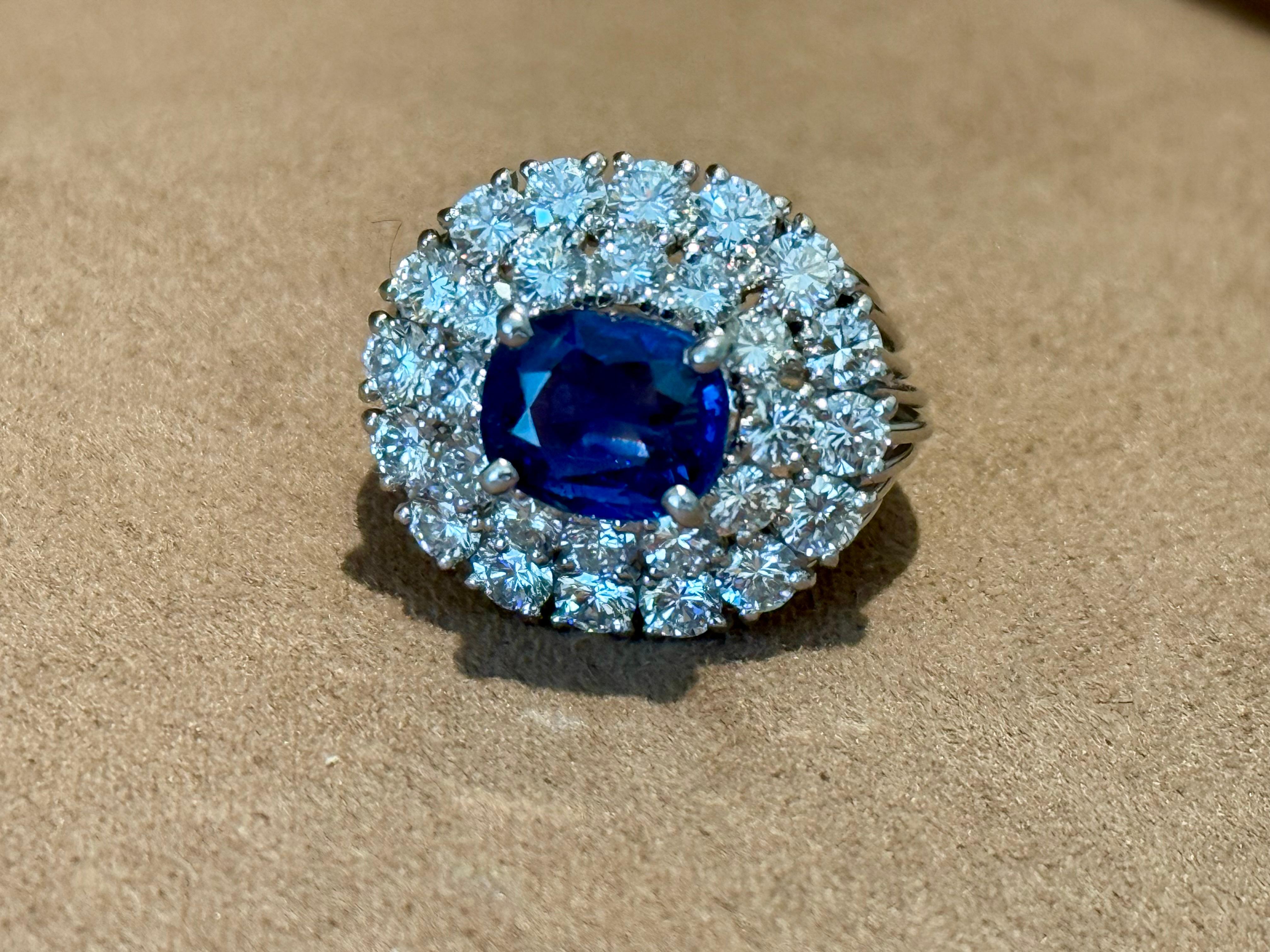 18 K oro blanco doble halo azul Sappire Anillo de cóctel de diamantes en venta 3