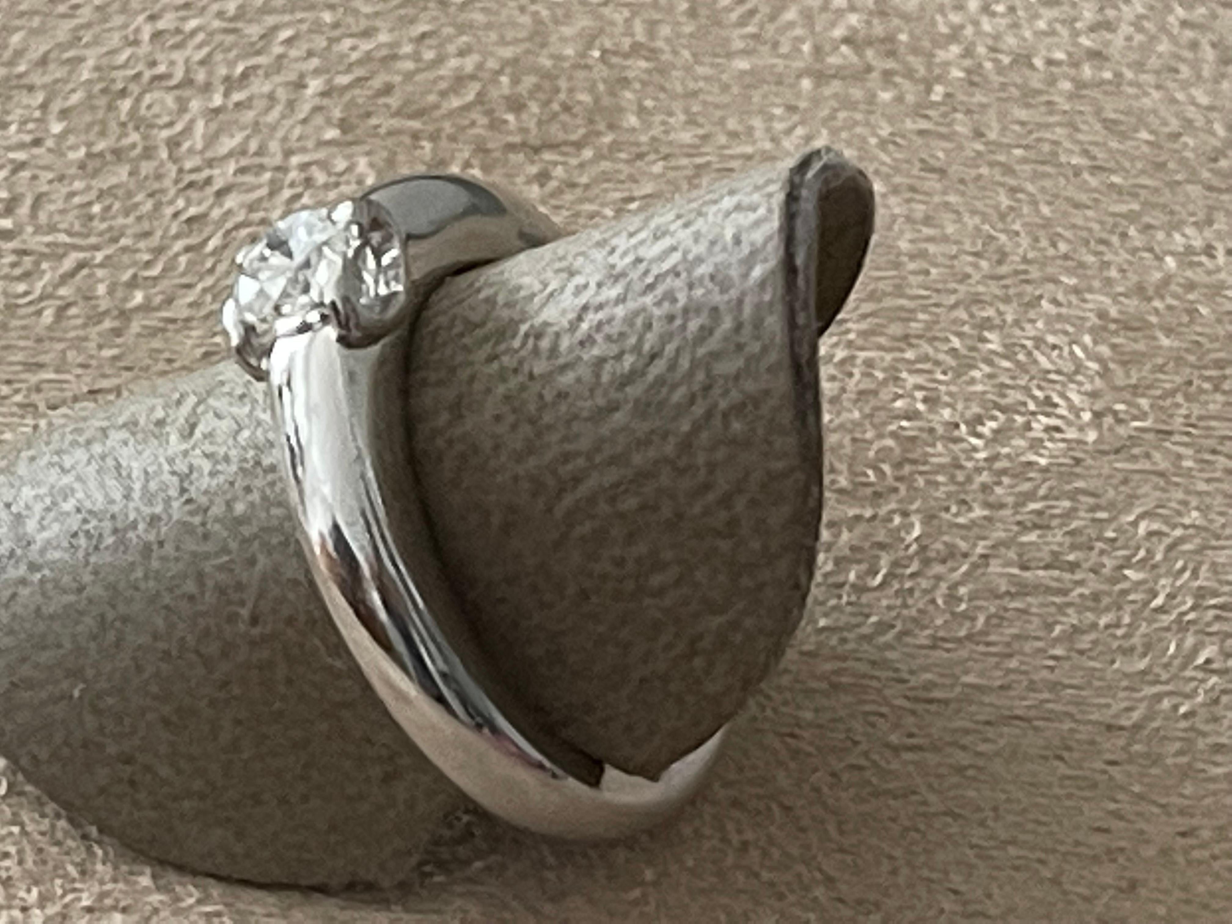 Brilliant Cut 18 K White Gold Ellipse Ring Cartier For Sale