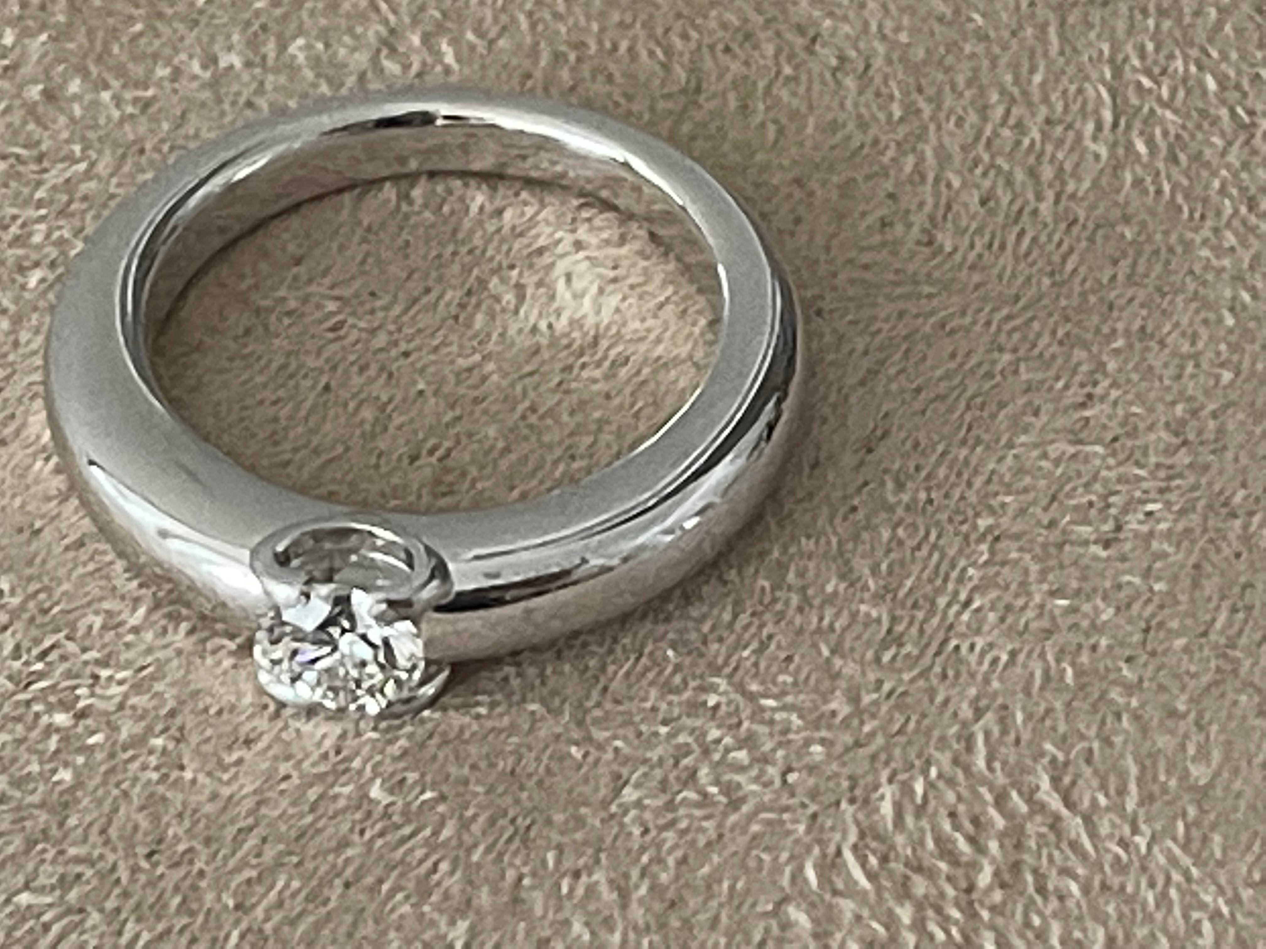 18 K White Gold Ellipse Ring Cartier In Good Condition For Sale In Zurich, Zollstrasse