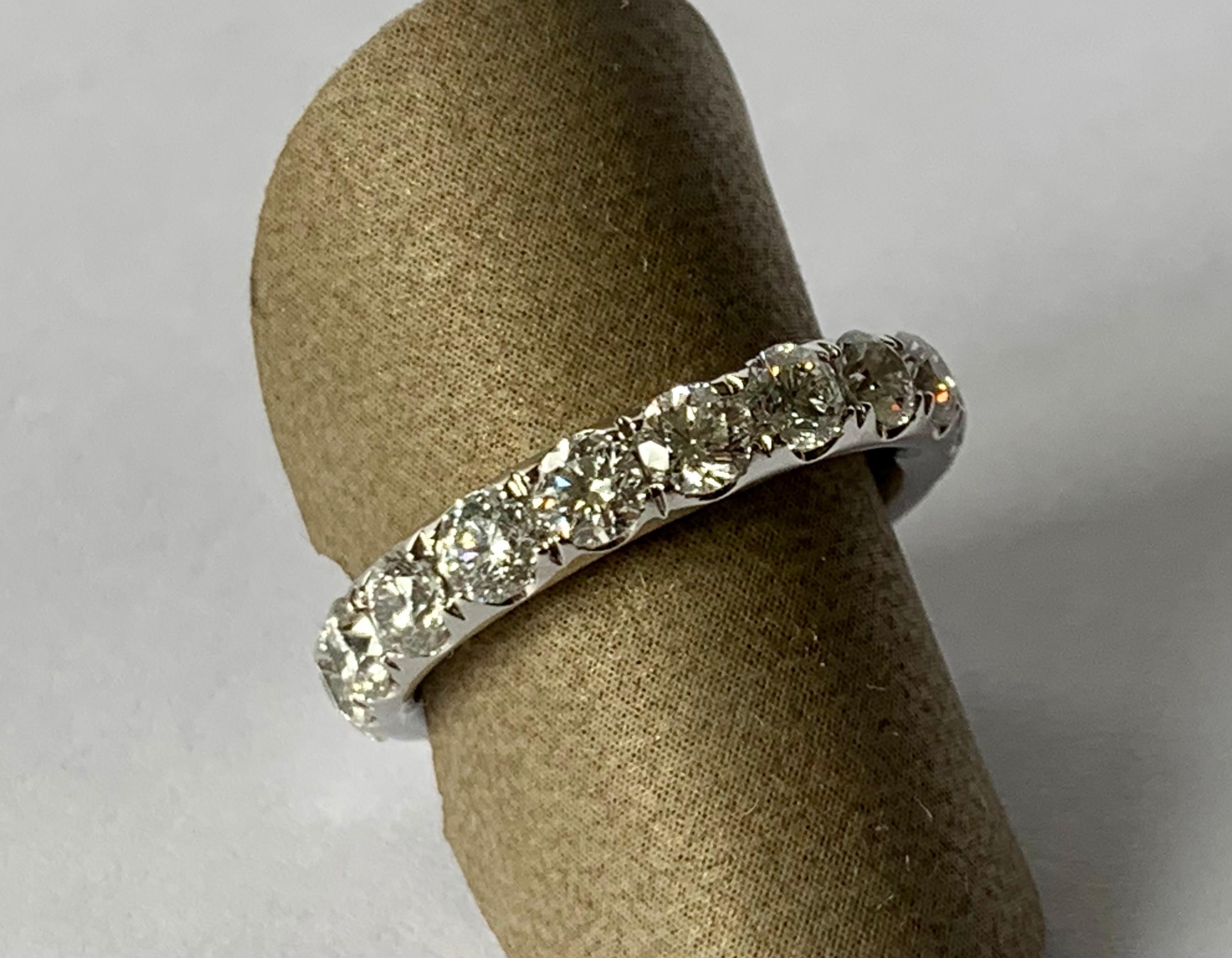 Contemporary 18 Karat White Gold Eternity Diamond Ring 3.20 Carat For Sale