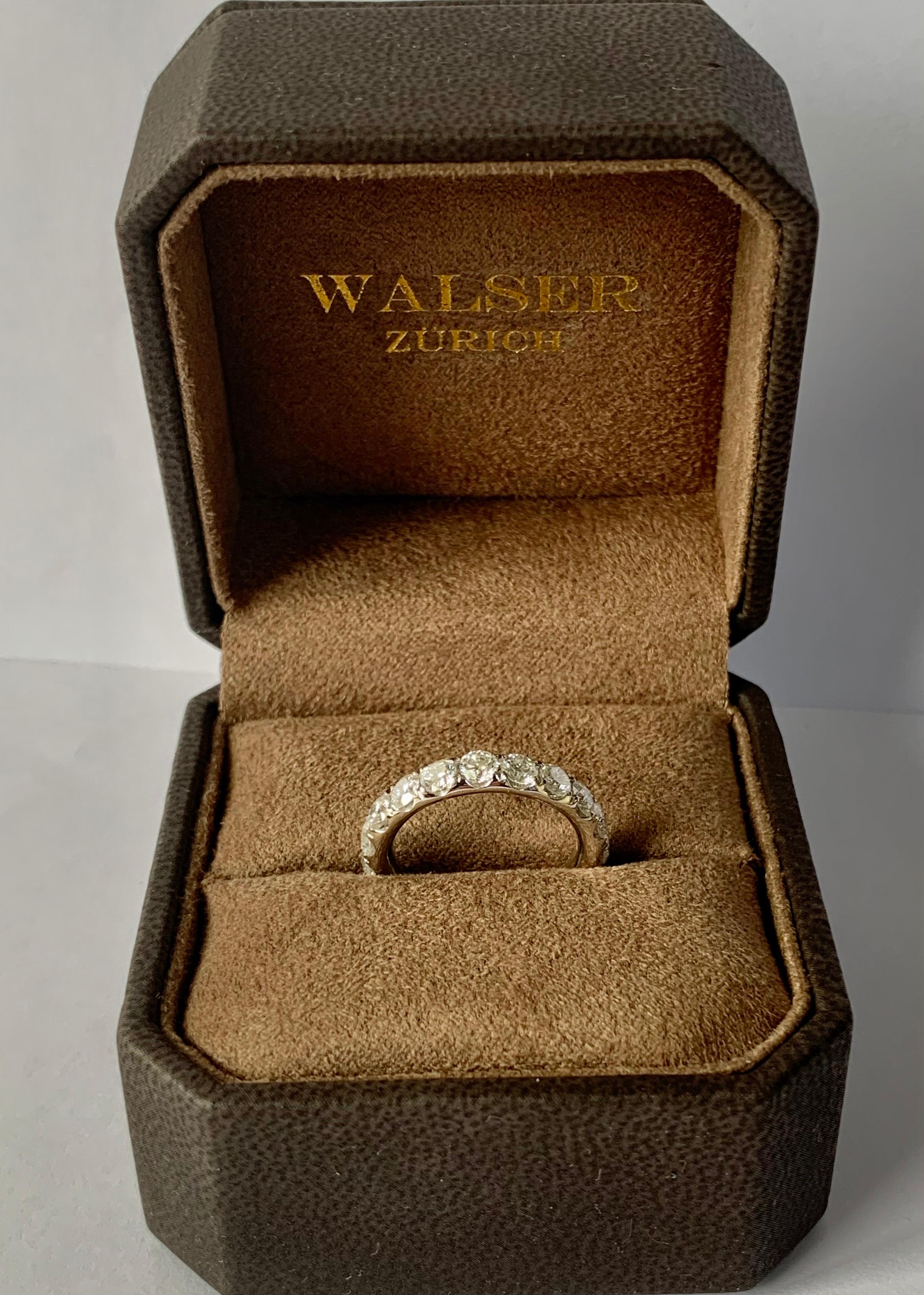 18 Karat White Gold Eternity Diamond Ring 3.20 Carat In New Condition For Sale In Zurich, Zollstrasse
