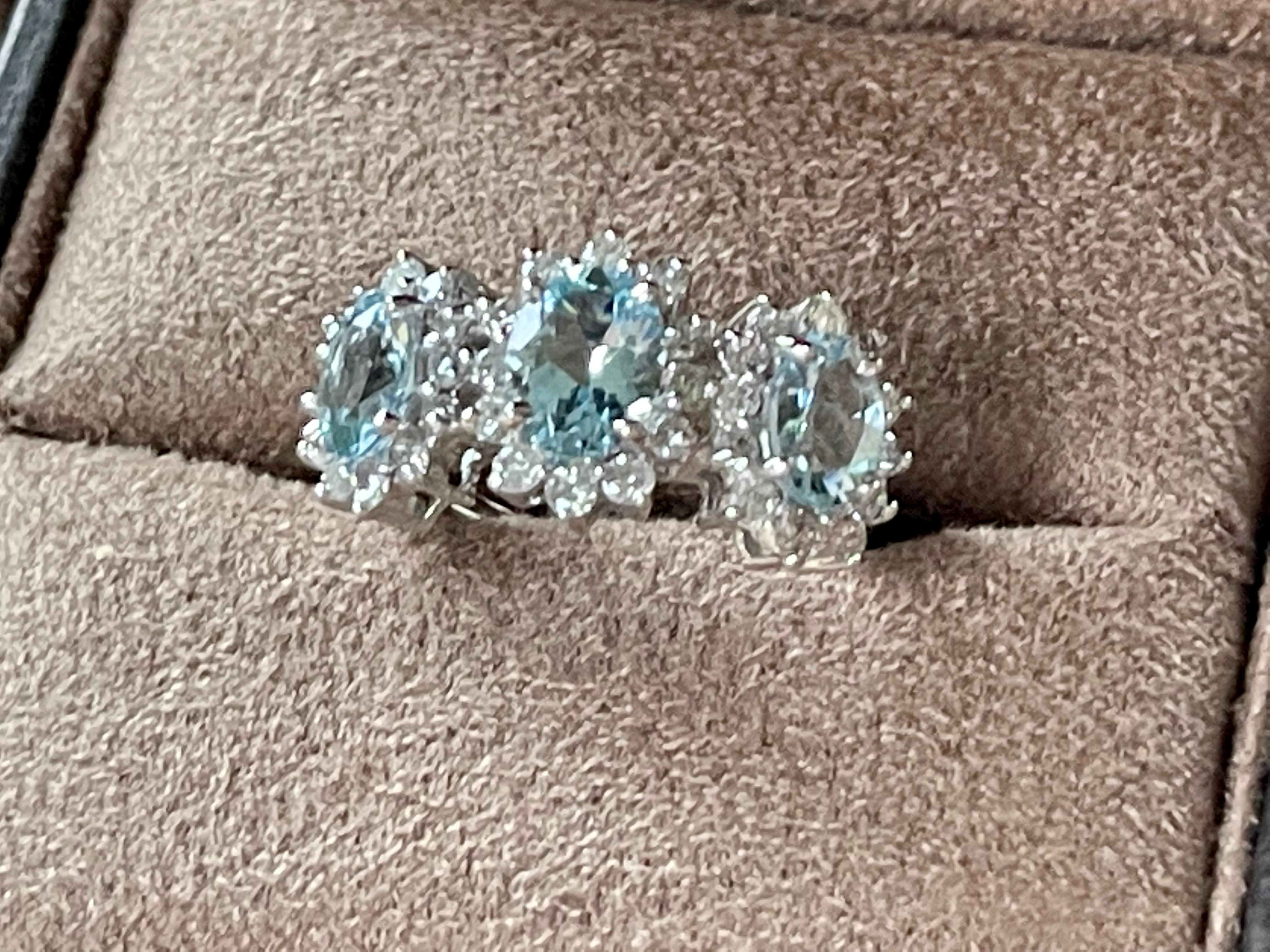 18 K White Gold Fine Aquamarine Diamond Ring In Excellent Condition For Sale In Zurich, Zollstrasse