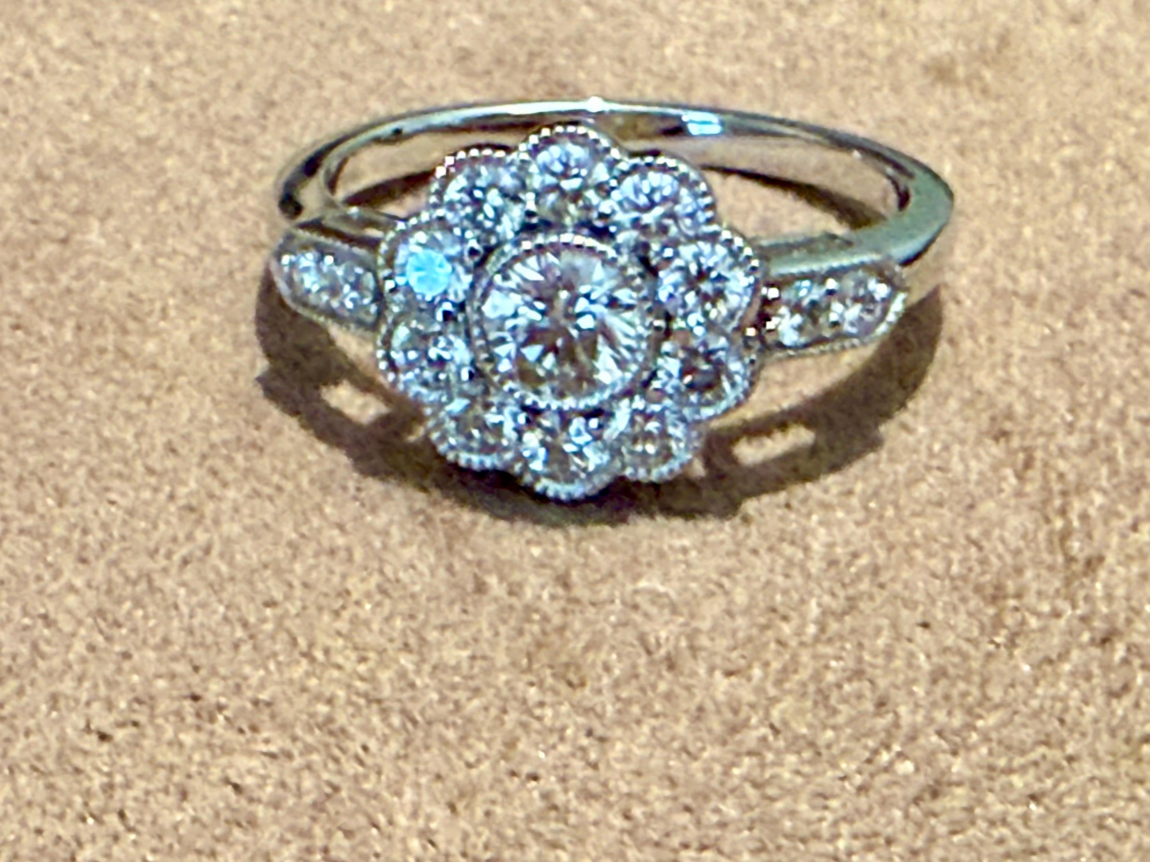 Halo en or blanc 18 K K  Bague de fiançailles en diamant Neuf à Zurich, Zollstrasse