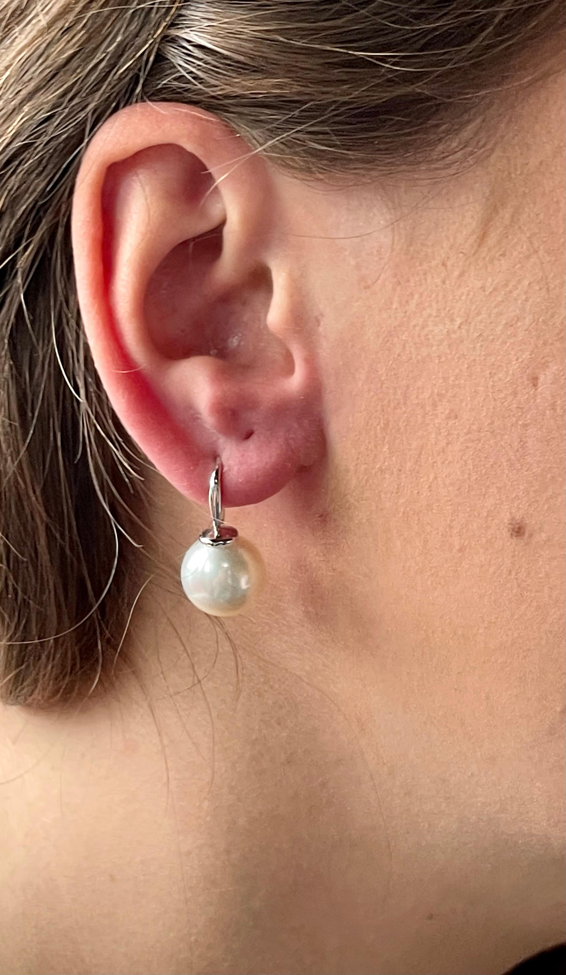 Donna Orecchini con gancio in oro bianco 18 K con perle dei mari del sud in vendita