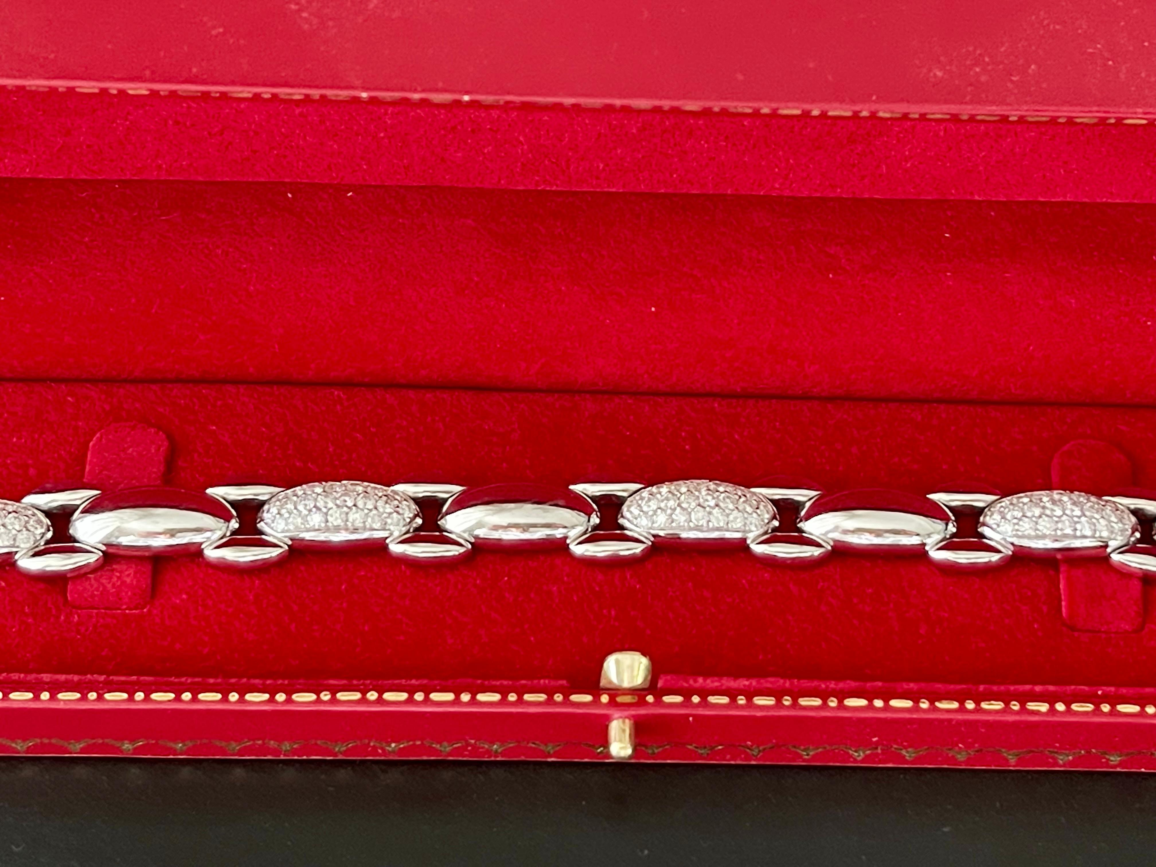 Braceletunk en or blanc 18 carats avec diamants par Bucherer en vente 2
