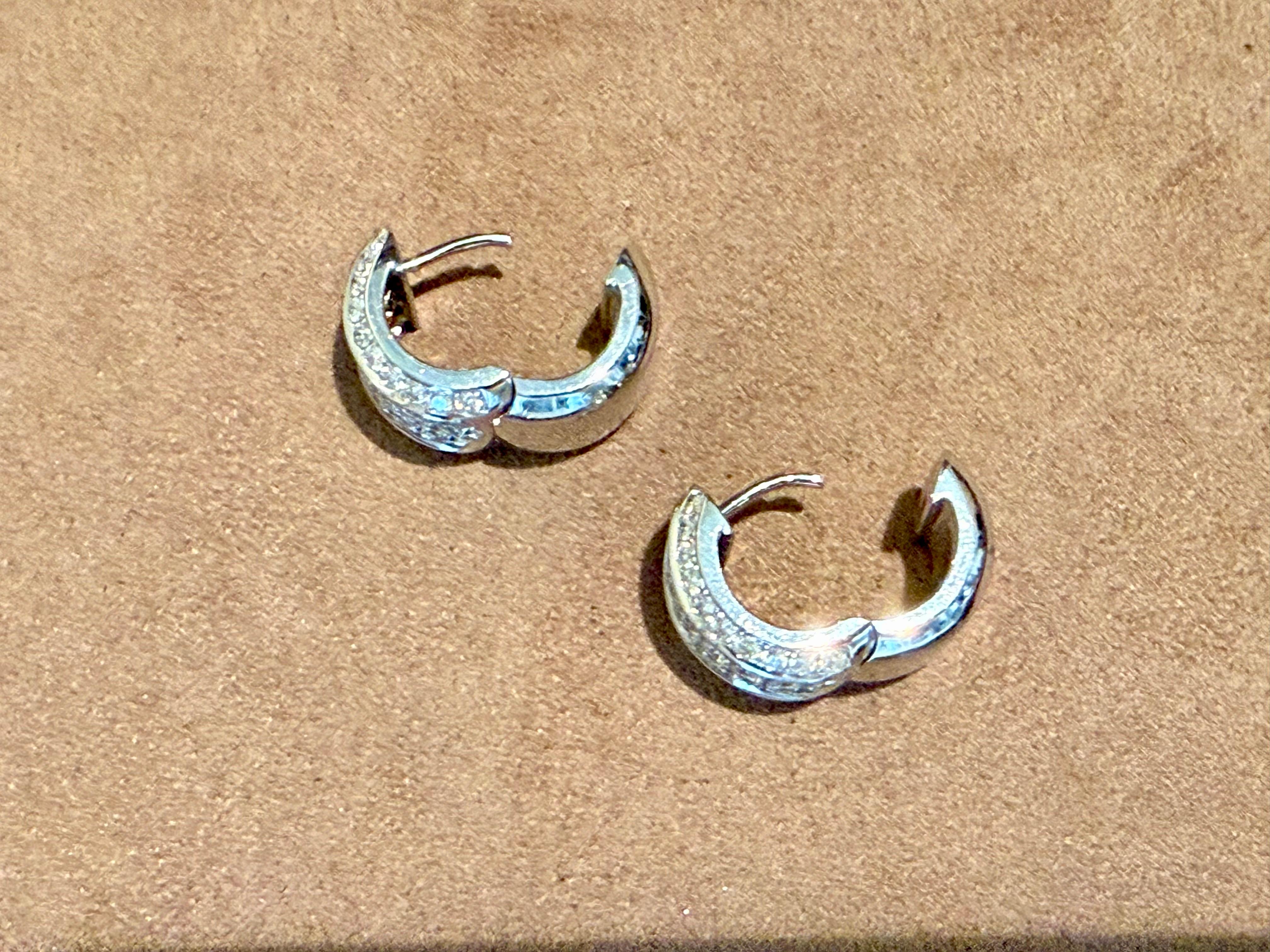 Orecchini a cerchio con pavé di diamanti in oro bianco 18 K. In condizioni Nuovo in vendita a Zurich, Zollstrasse