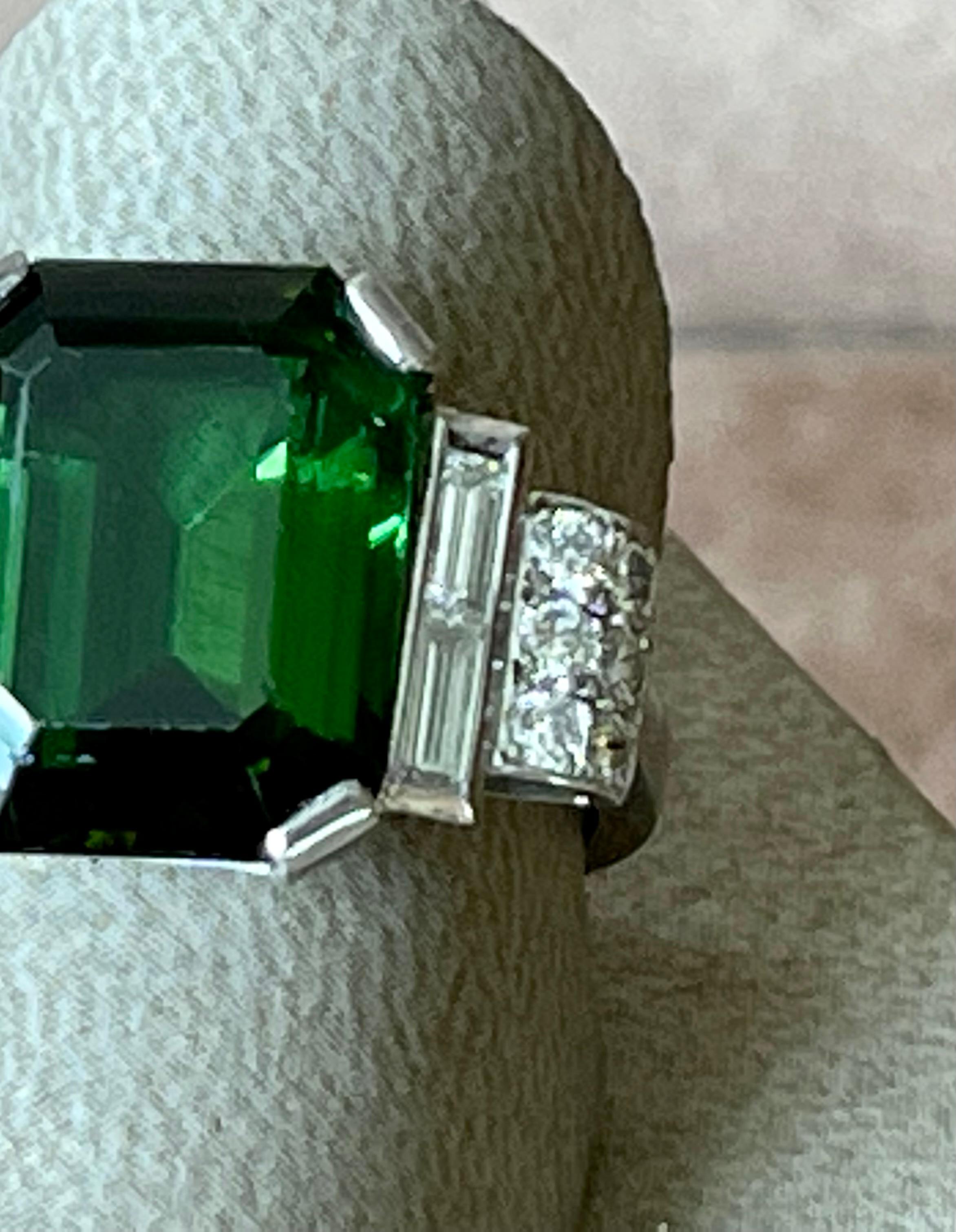 18 K White Gold Retro Vintage Ring Green Tourmaline and Diamonds For Sale 7