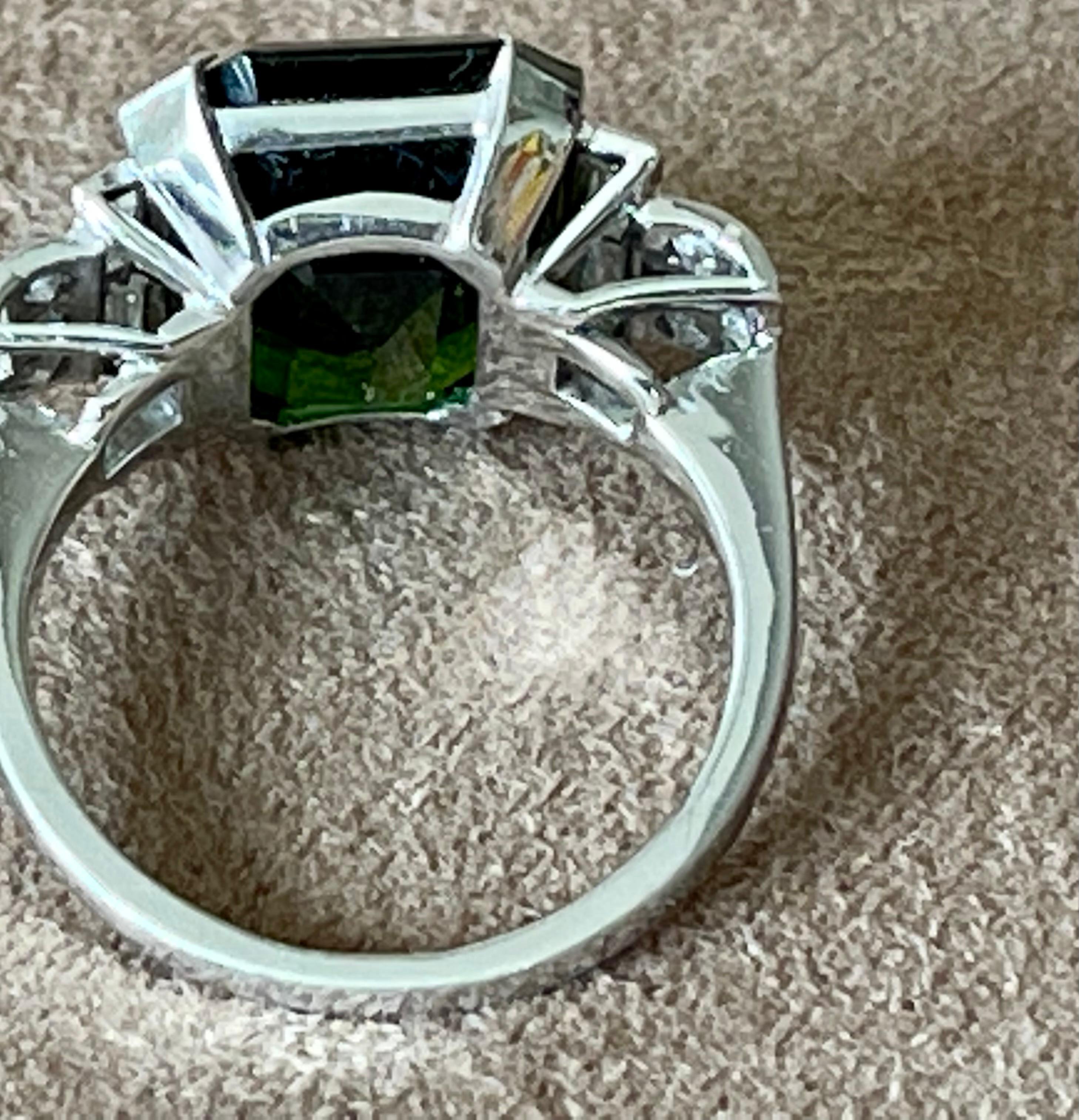 18 K White Gold Retro Vintage Ring Green Tourmaline and Diamonds For Sale 8