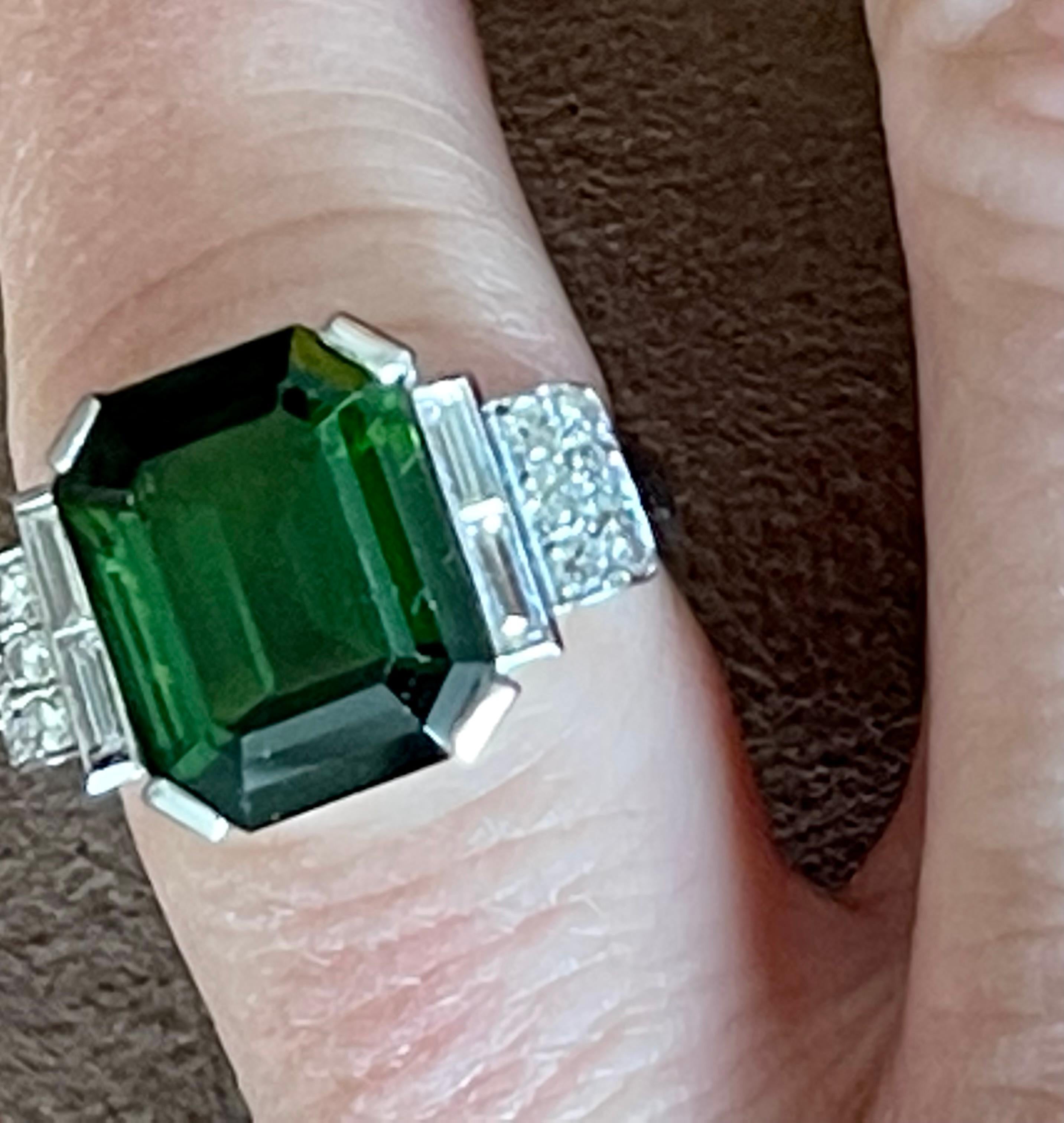 18 K White Gold Retro Vintage Ring Green Tourmaline and Diamonds For Sale 10