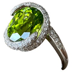 18 K White Gold Ring Peridot Diamonds Signed Gübelin Lucerne