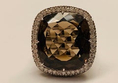 18 Karat White Gold Smoky Quarz and White and Brown Diamonds Cocktail Ring