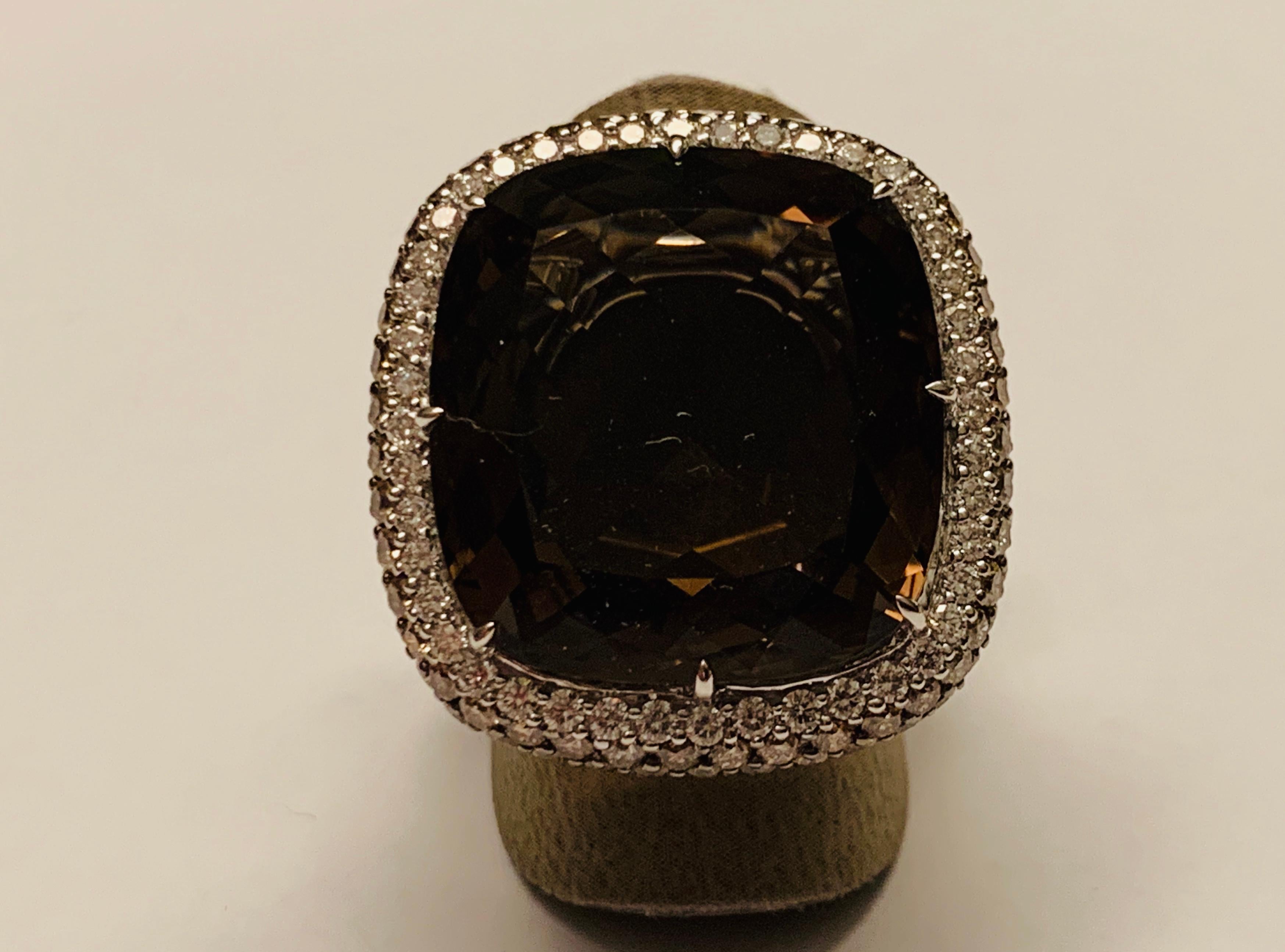 Women's or Men's 18 Karat White Gold Smoky Quarz and White and Brown Diamonds Cocktail Ring For Sale