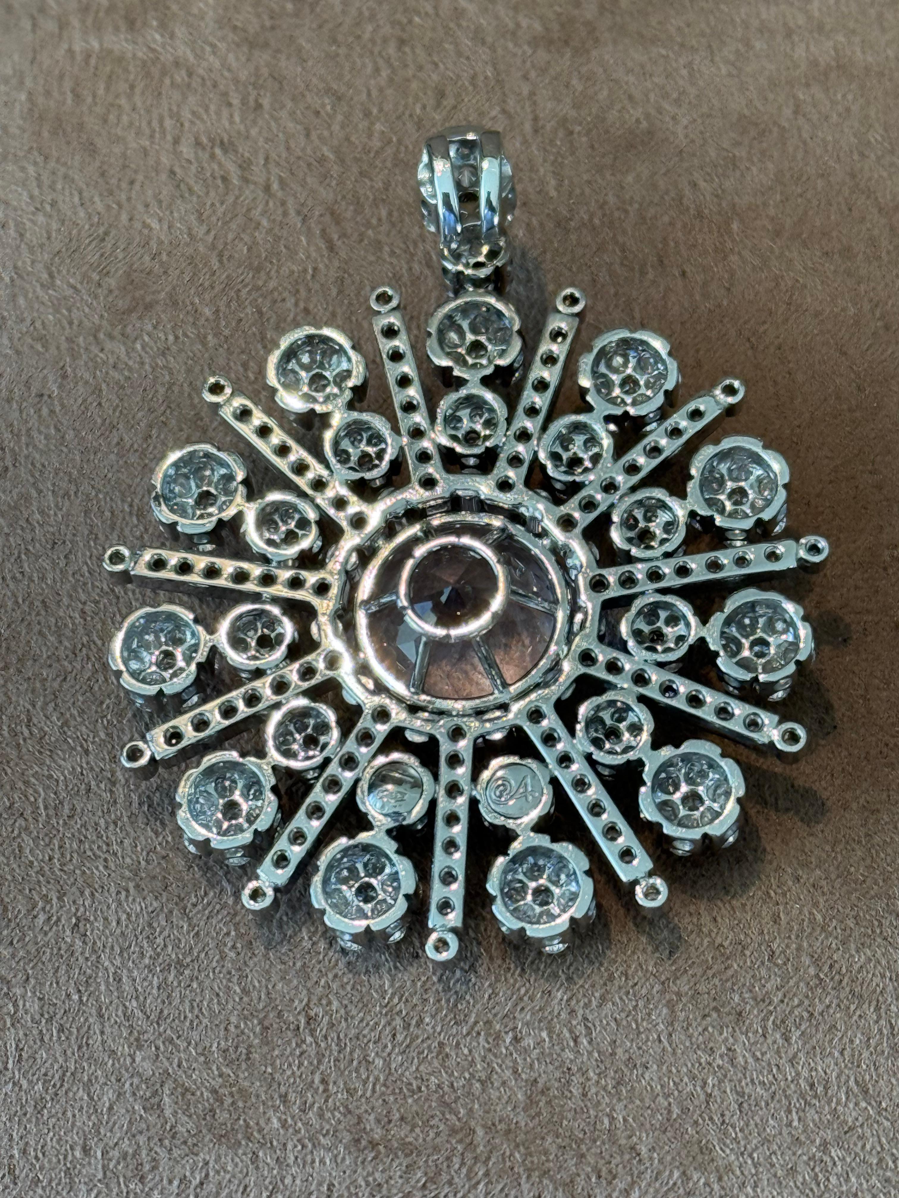 Donna Ciondolo in oro bianco 18 K con fiocco di neve e diamante Kunzite con catena in vendita