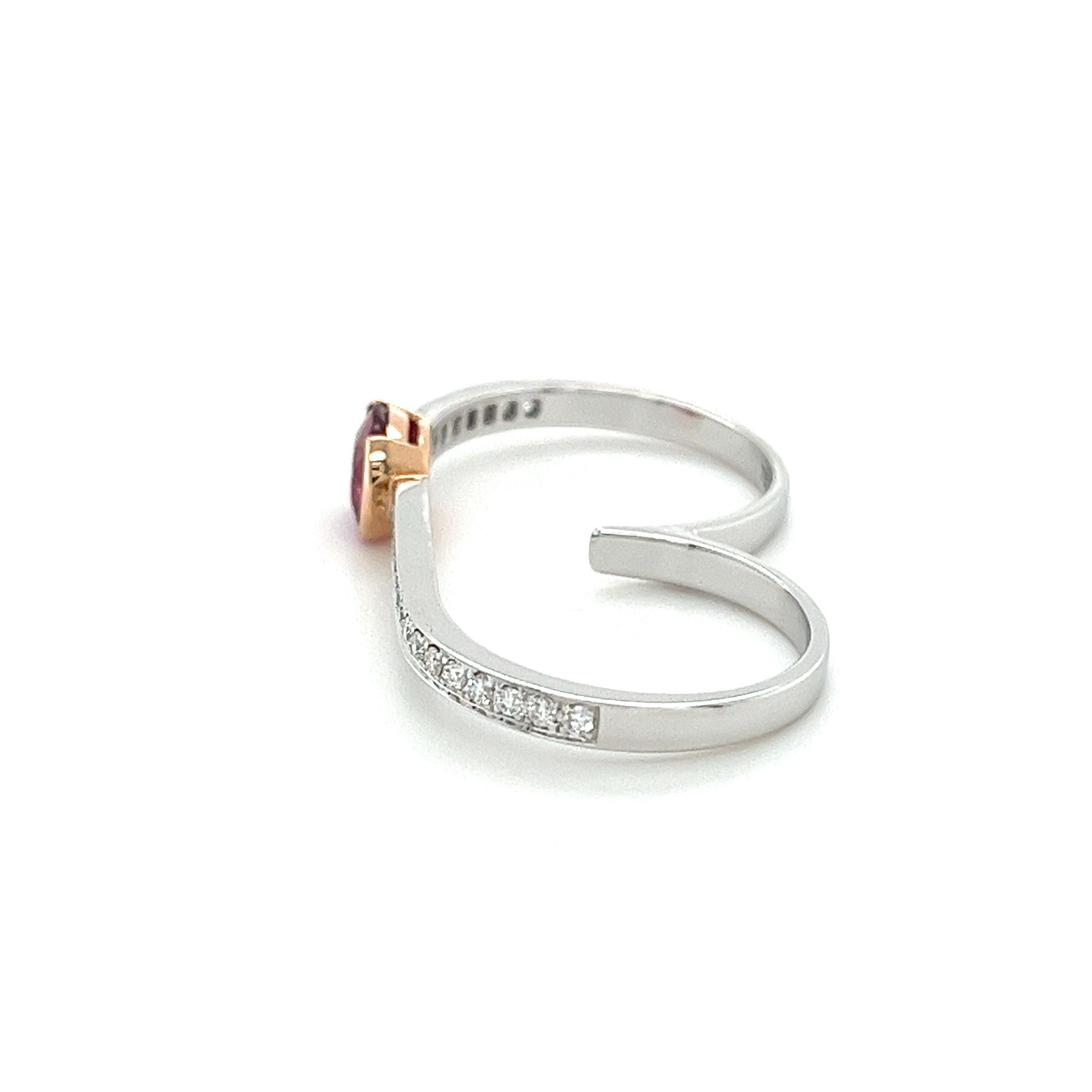 Bague deux tons en or blanc 18 K Tourmaline

23 diamants 0,29 CT
1 Tourmaline 1.40 CT
Or blanc 18 K 4.87 GM

Pour ceux qui en ont assez de se sentir victimes de la vie et qui recherchent un nouveau sentiment d'autonomie, la tourmaline vous invite à