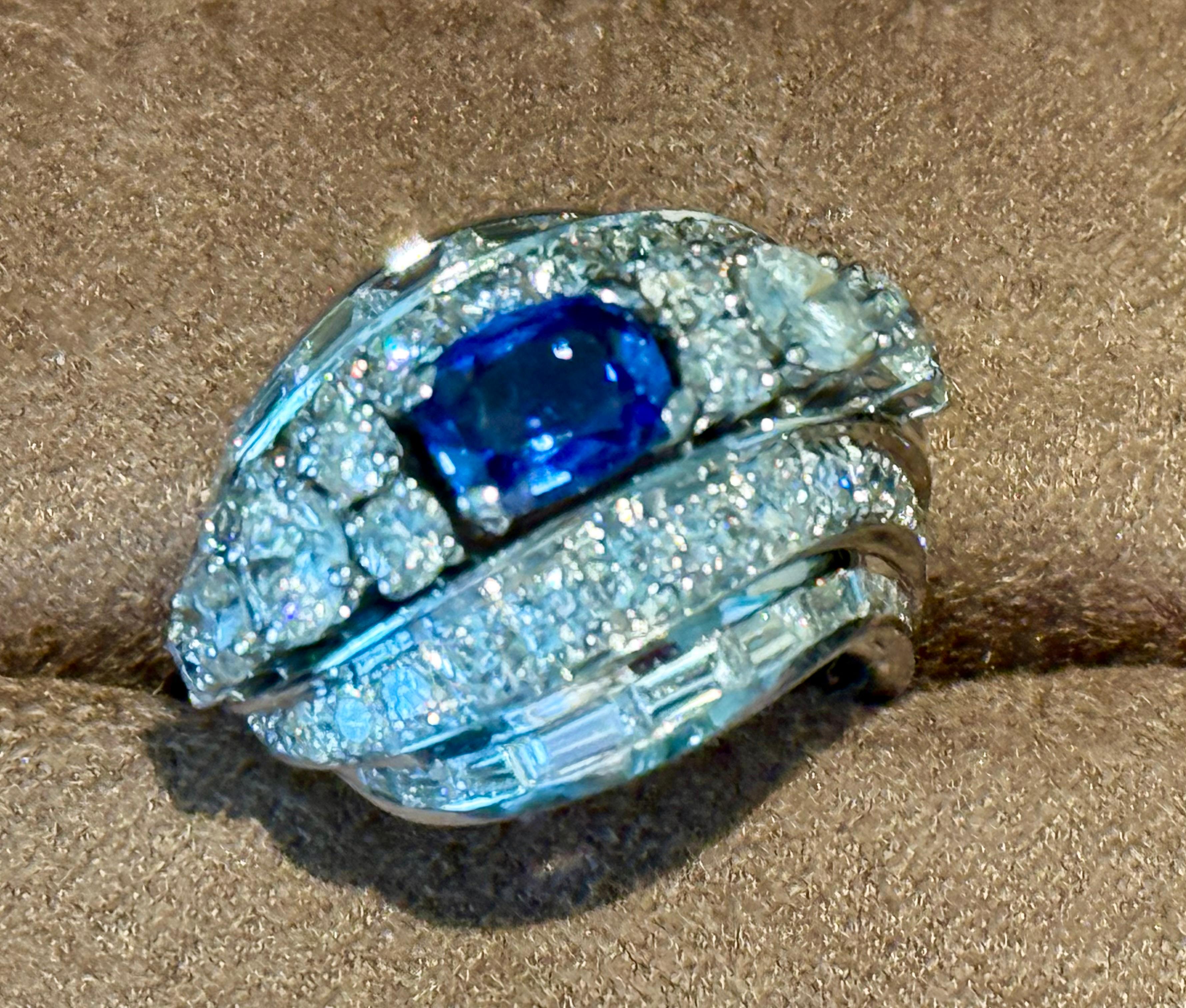 Brilliant Cut 18 K white Gold  VintagNatural Blue Sapphire and Diamond Platinum Cocktail Ring For Sale