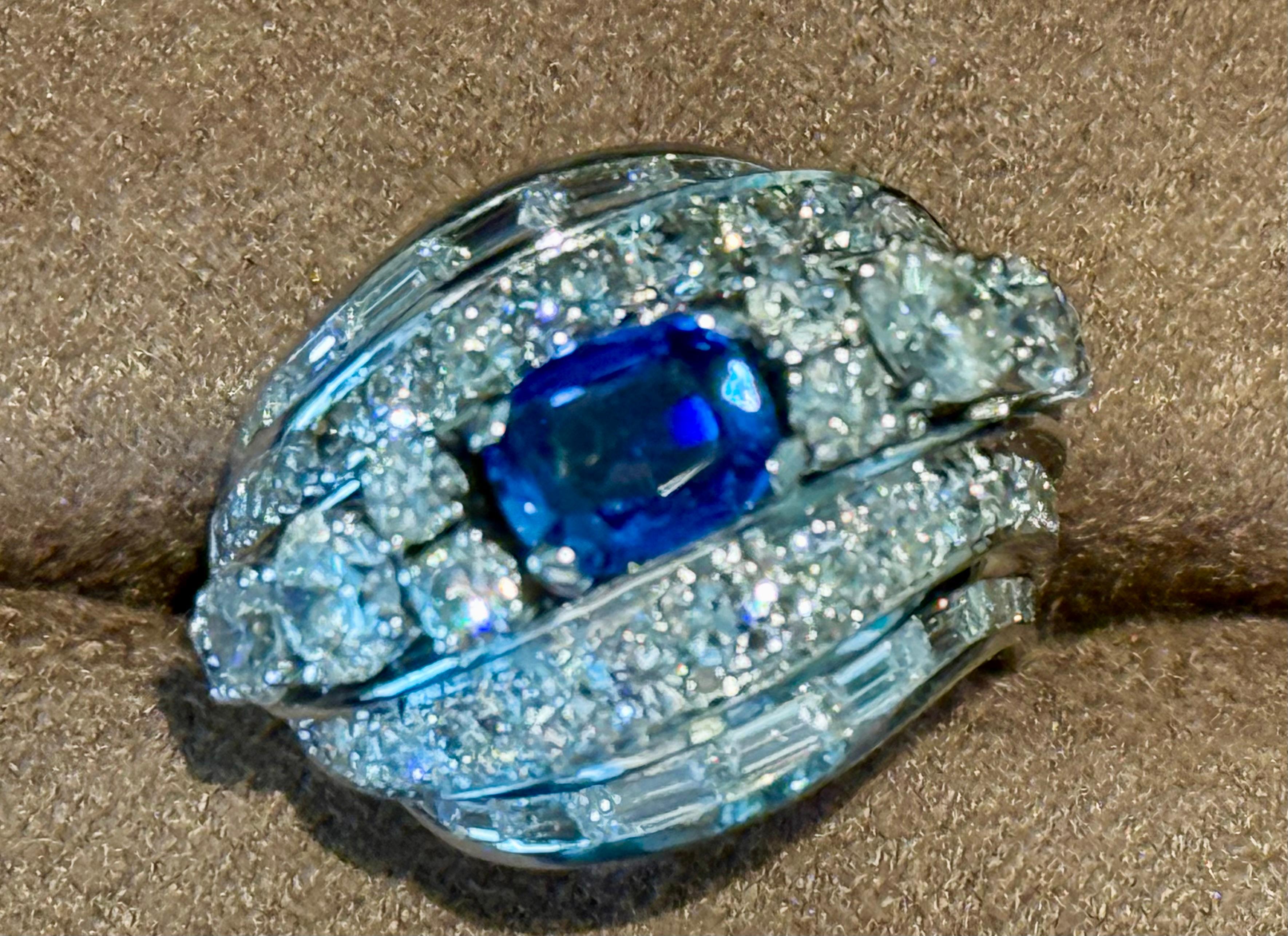 18 K white Gold  VintagNatural Blue Sapphire and Diamond Platinum Cocktail Ring In Good Condition For Sale In Zurich, Zollstrasse