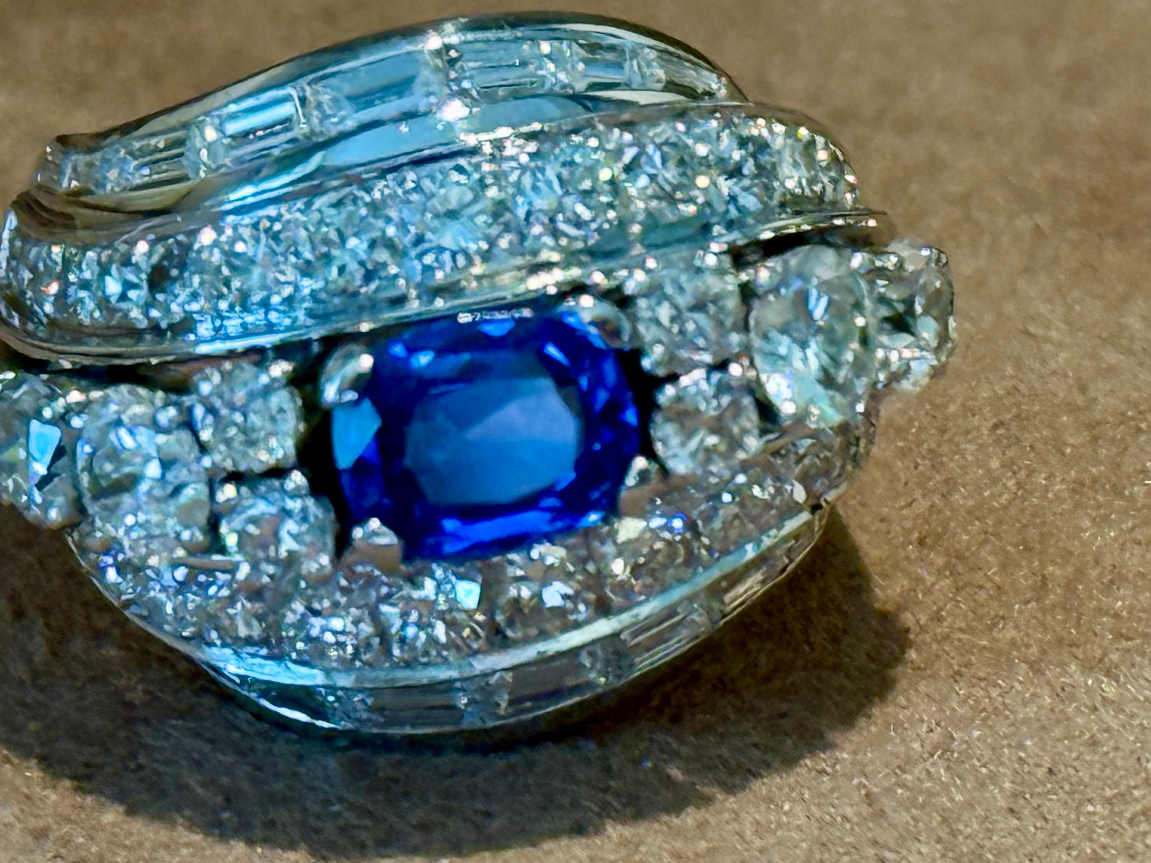 18 K white Gold  VintagNatural Blue Sapphire and Diamond Platinum Cocktail Ring For Sale 3