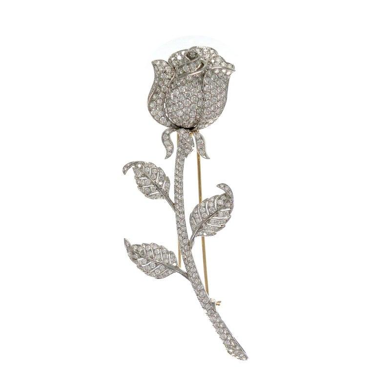 18 Karat White Gold White Diamond Rose Brooch In Excellent Condition For Sale In Bangkok, TH