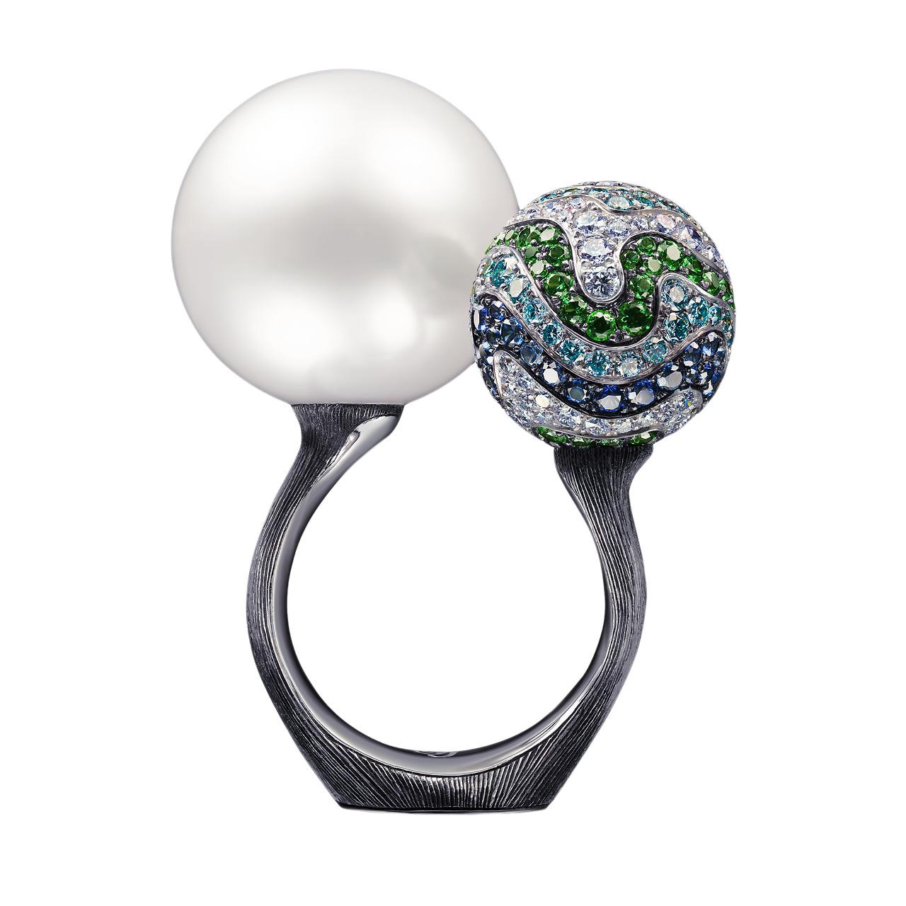 18 K White Gold White South Sea Pearl, Diamonds, Sapphires and Tsavorites Ring In New Condition For Sale In Kowloon City District, HK